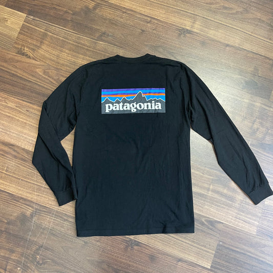 Longsleeve von Patagonia (S Herren) schwarz mit Backprint