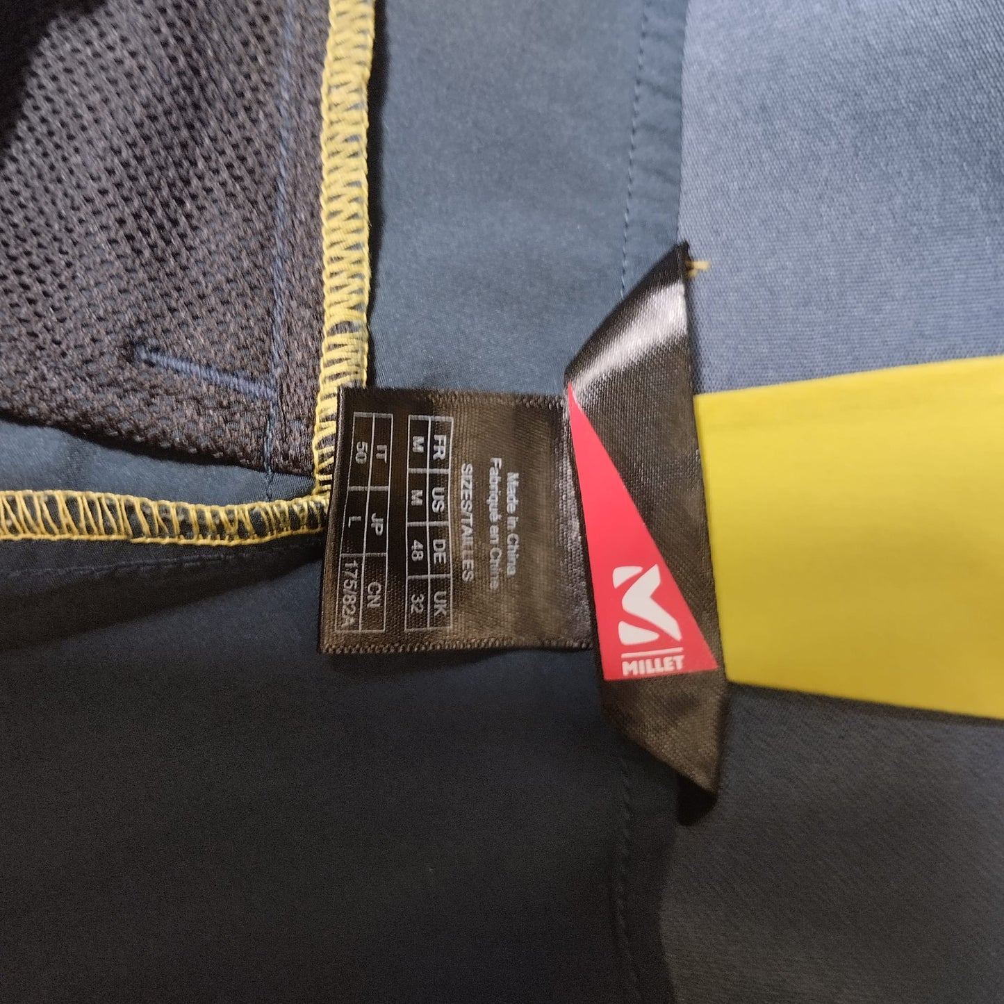 Leichte Lauf Shorts von Millet ( M Herren) elastisch blau gelb