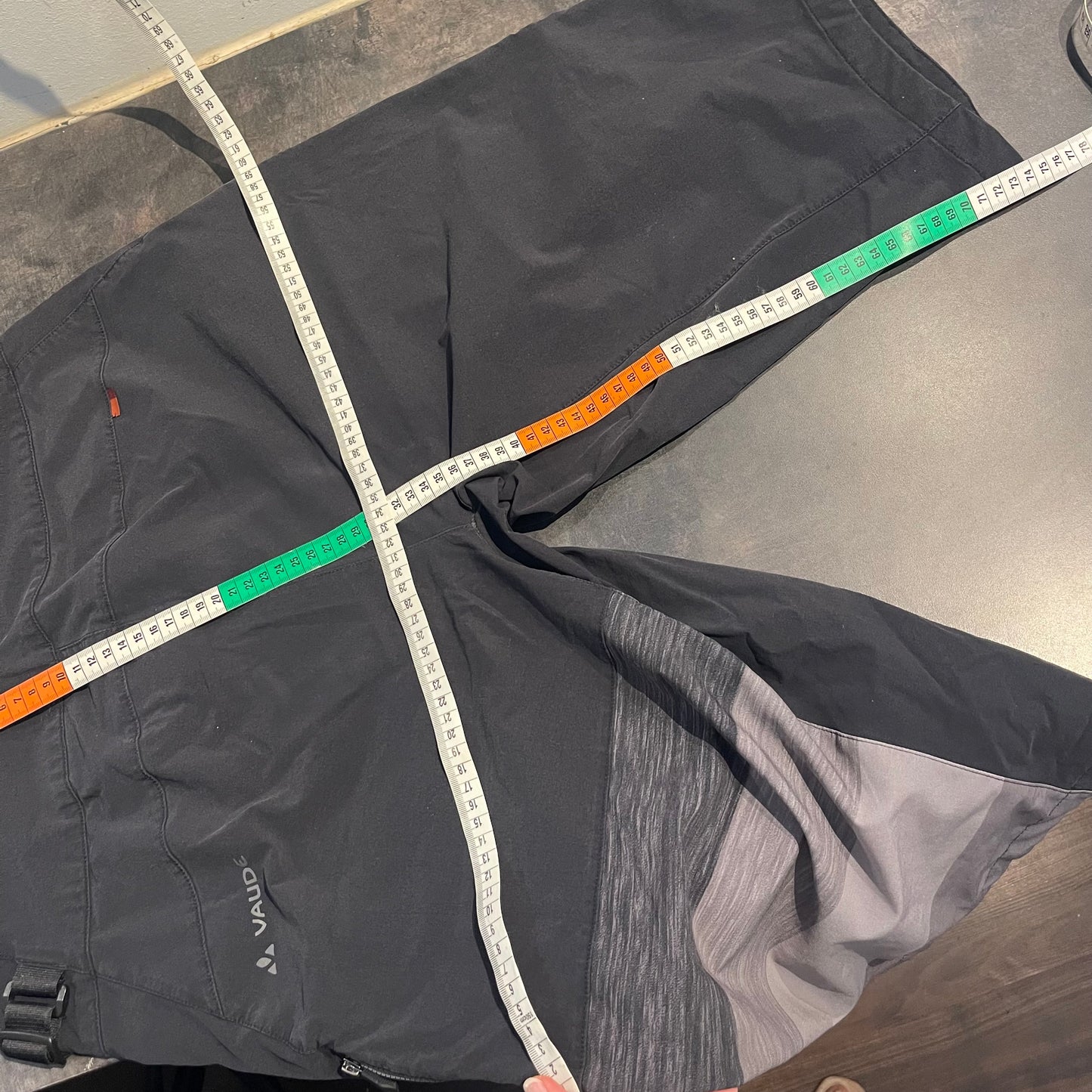 Rad / Wander Shorts von Vaude ( L Herren ) schwarz Seitenöffnungen