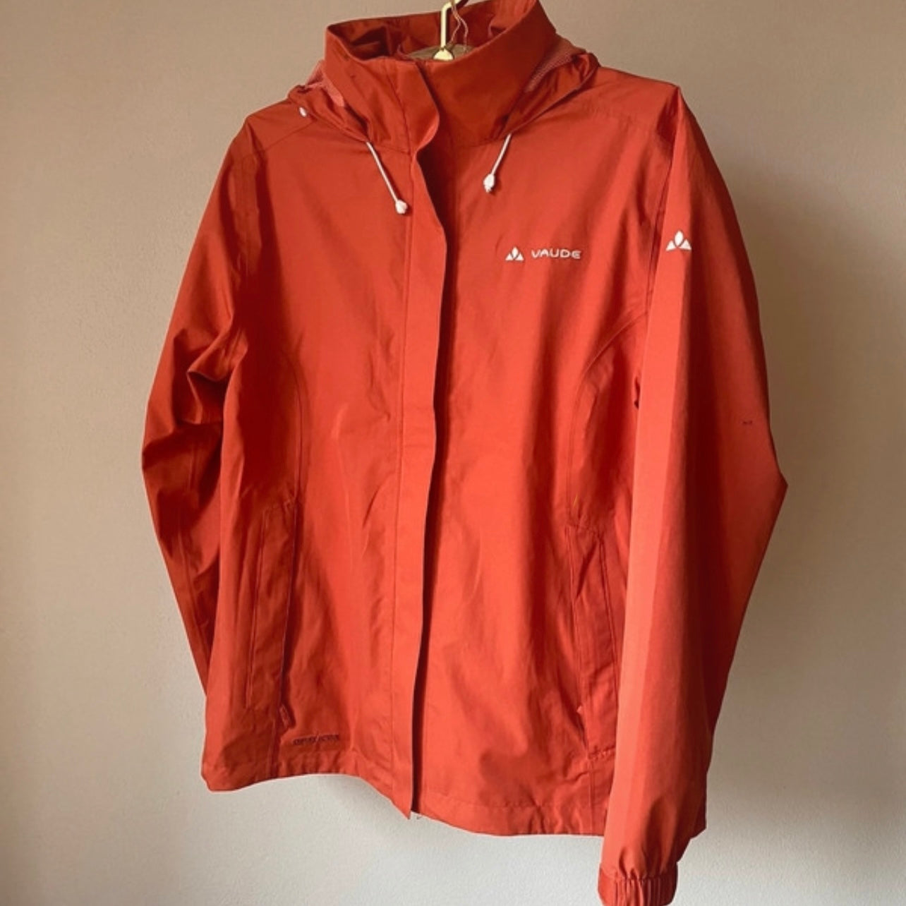 Funktions-Jacke von Vaude M (Damen) wasserdicht - wanderlich.com