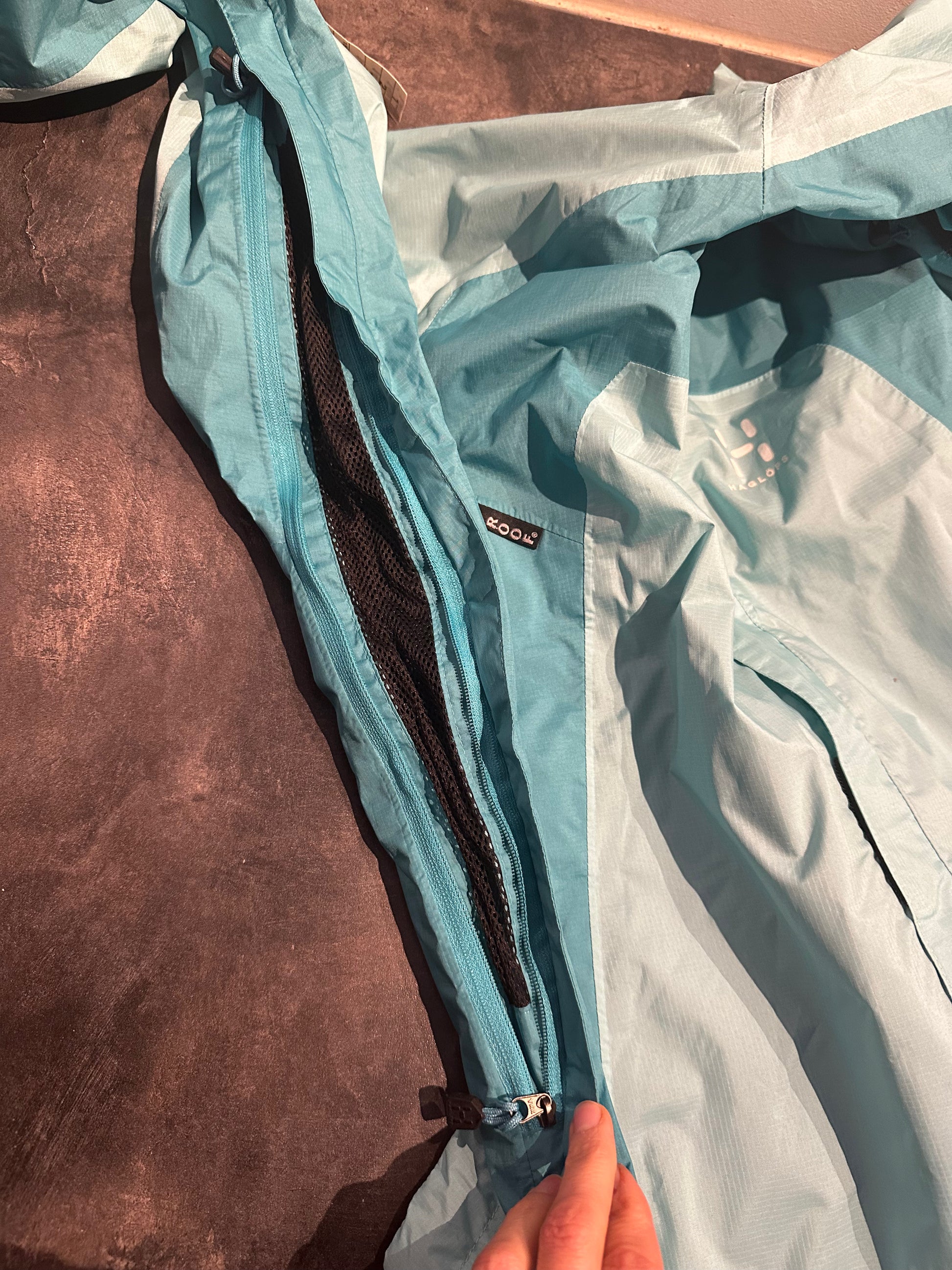 Regen Jacke von Haglöfs (M Damen) Waterproof blau - wanderlich.com