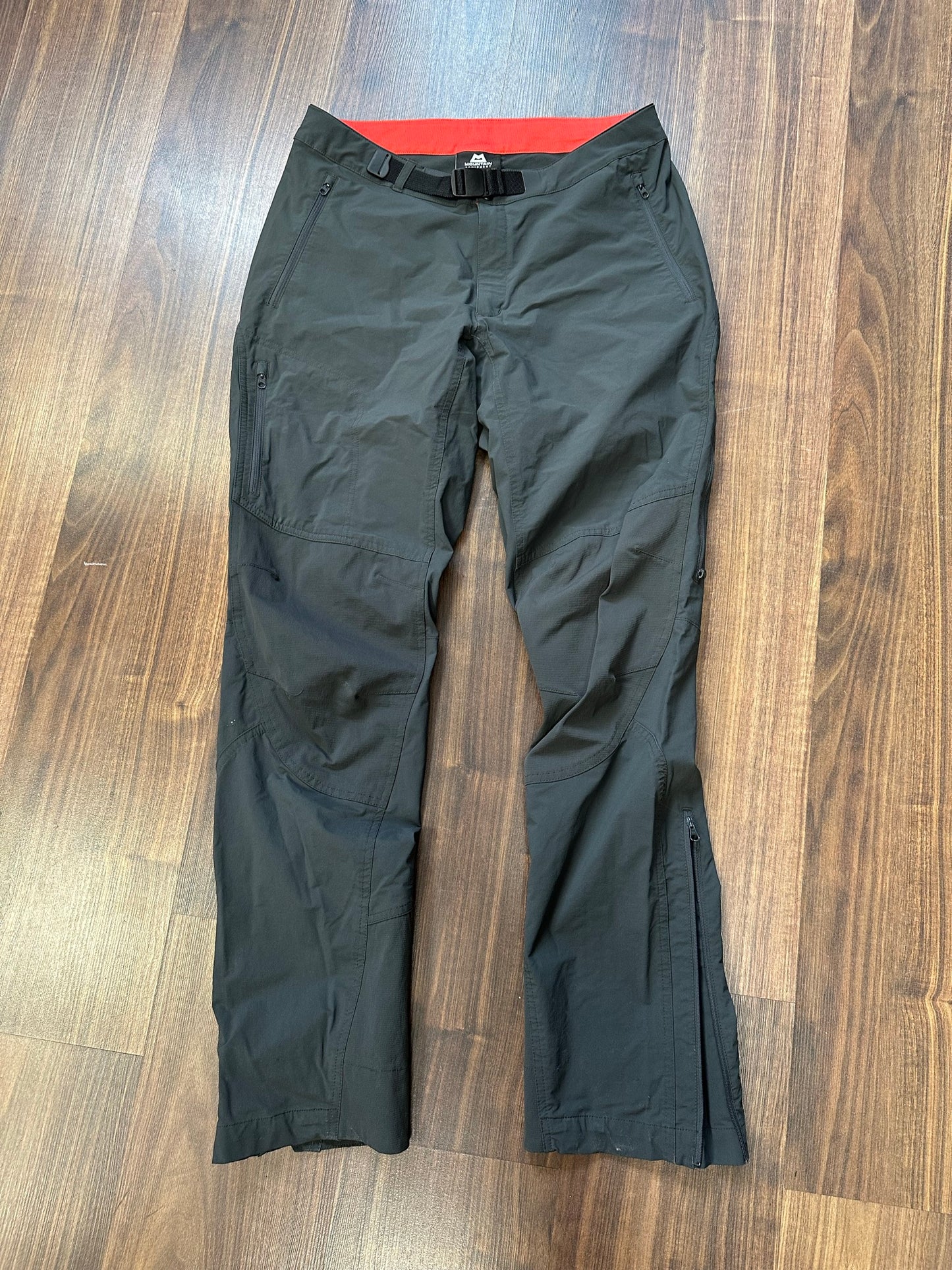 Softshell Hose (L Damen) von Mountain Equipment Anthrazit
