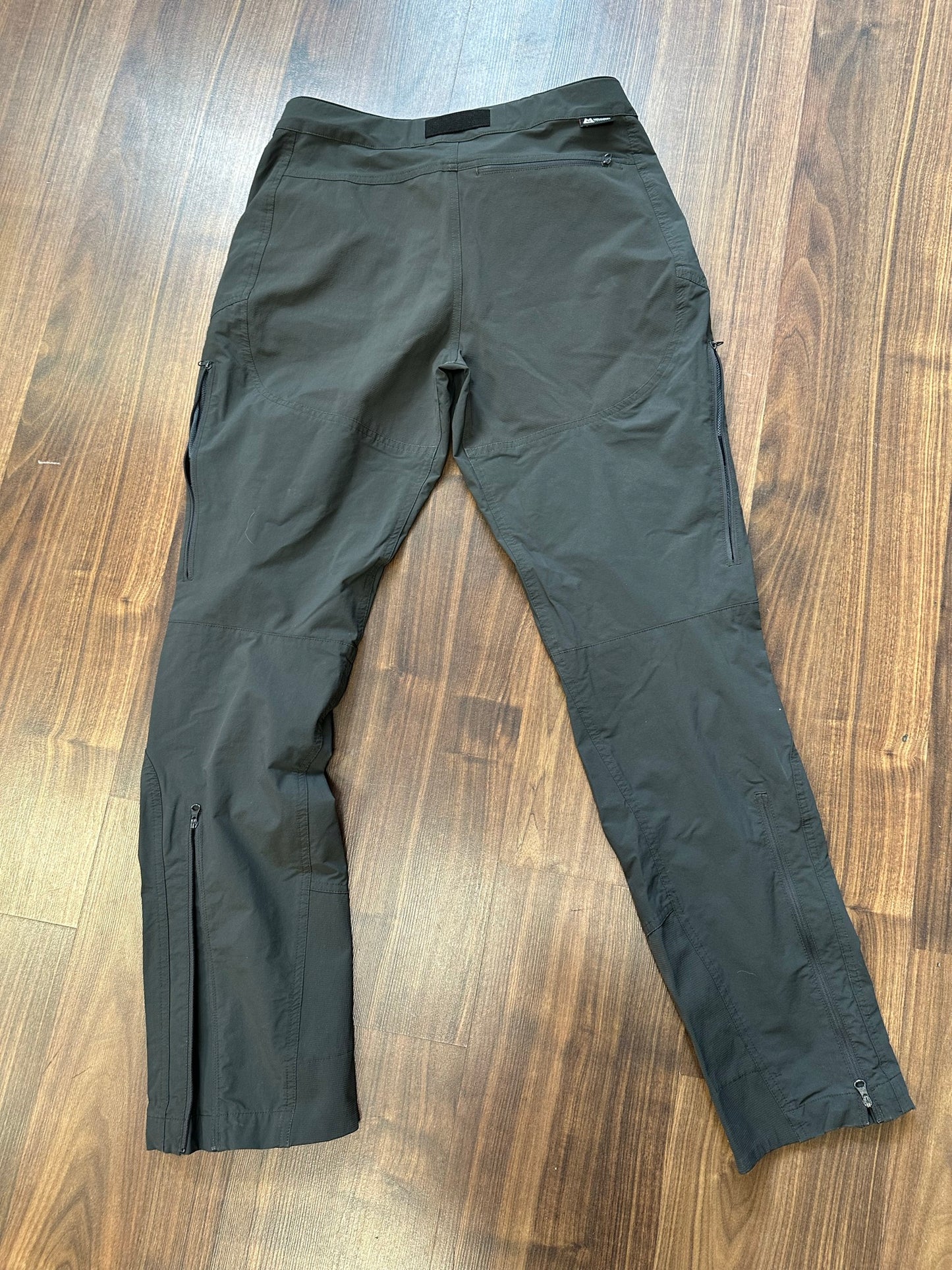 Softshell Hose (L Damen) von Mountain Equipment Anthrazit