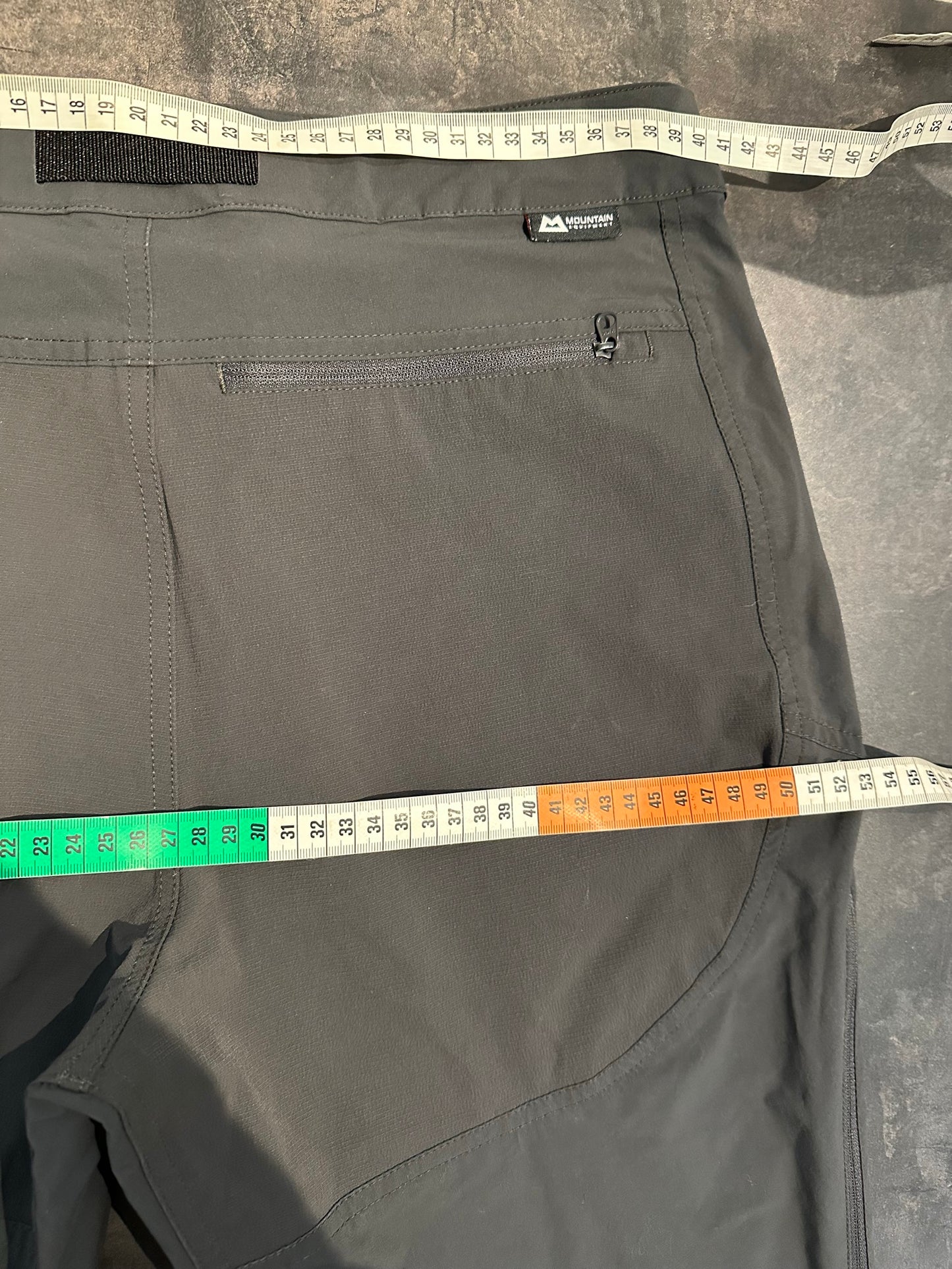 Softshell Hose (L Damen) von Mountain Equipment Anthrazit