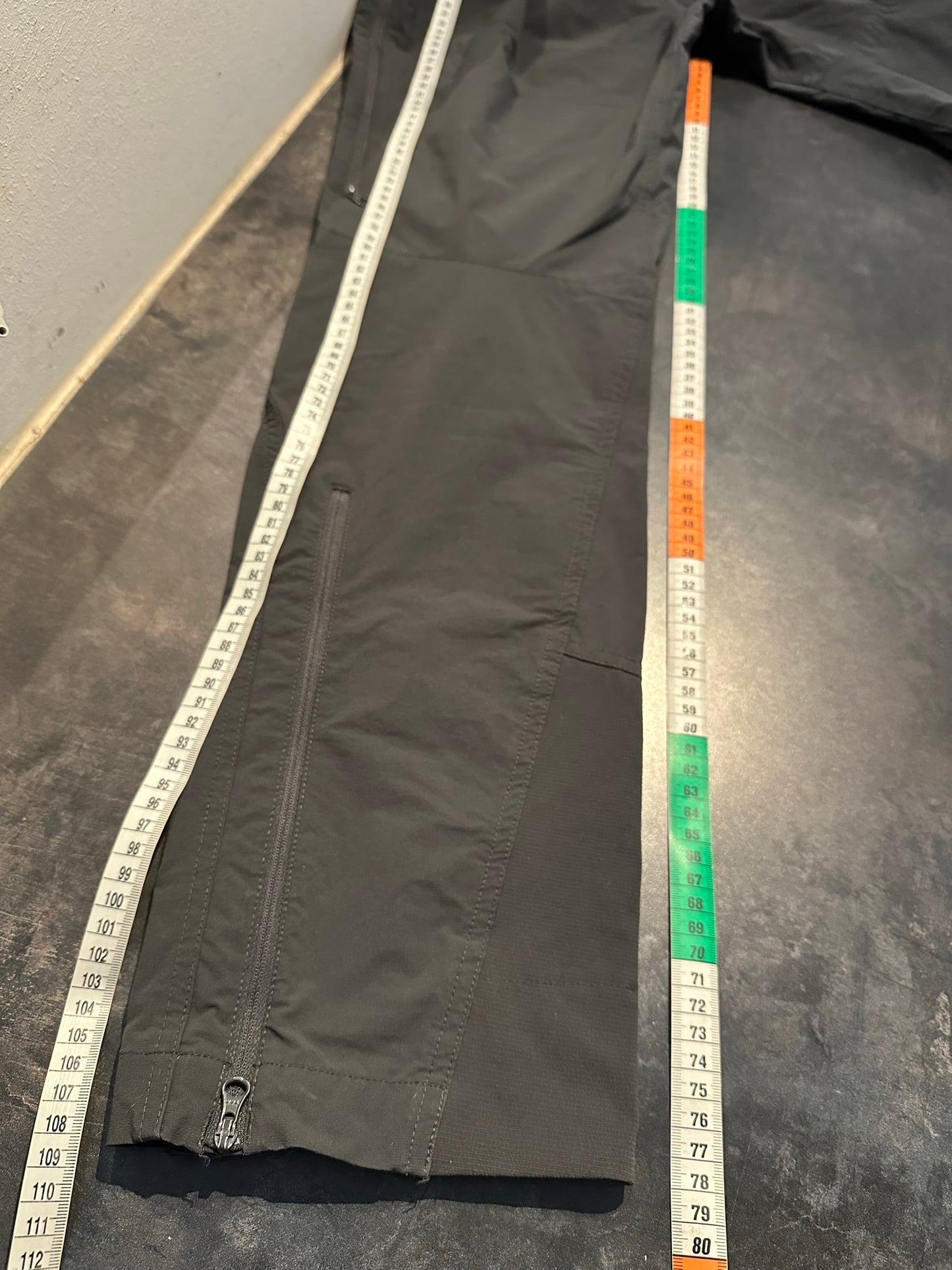 Softshell Hose (L Damen) von Mountain Equipment Anthrazit