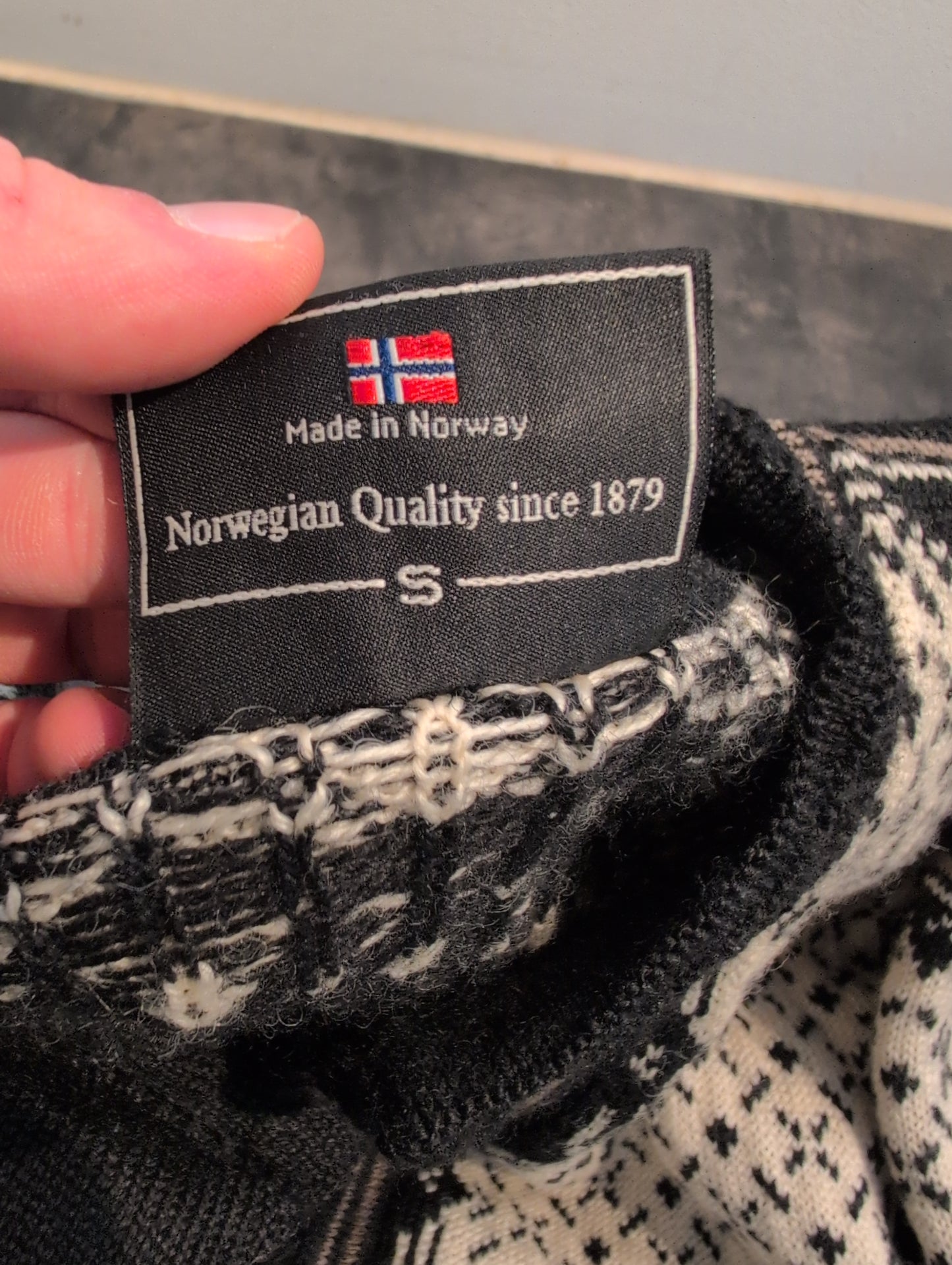 Strick Jacke Dale of Norway (S Damen) pure Wolle schwarz weiß - wanderlich.com