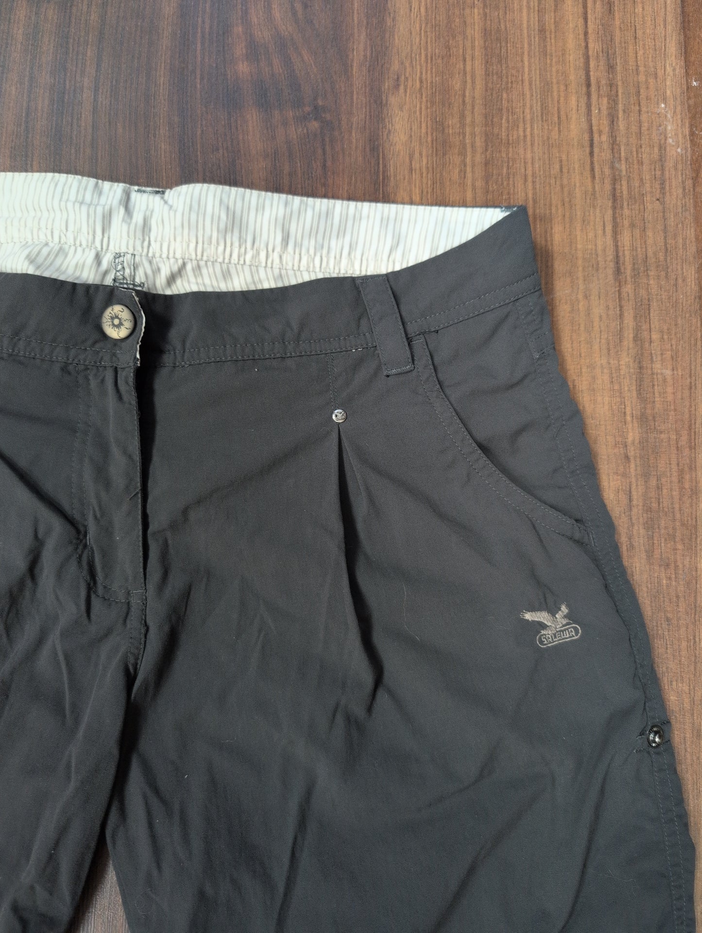 Kurze Trekkinghose Salewa (Damen S) Shorts grau