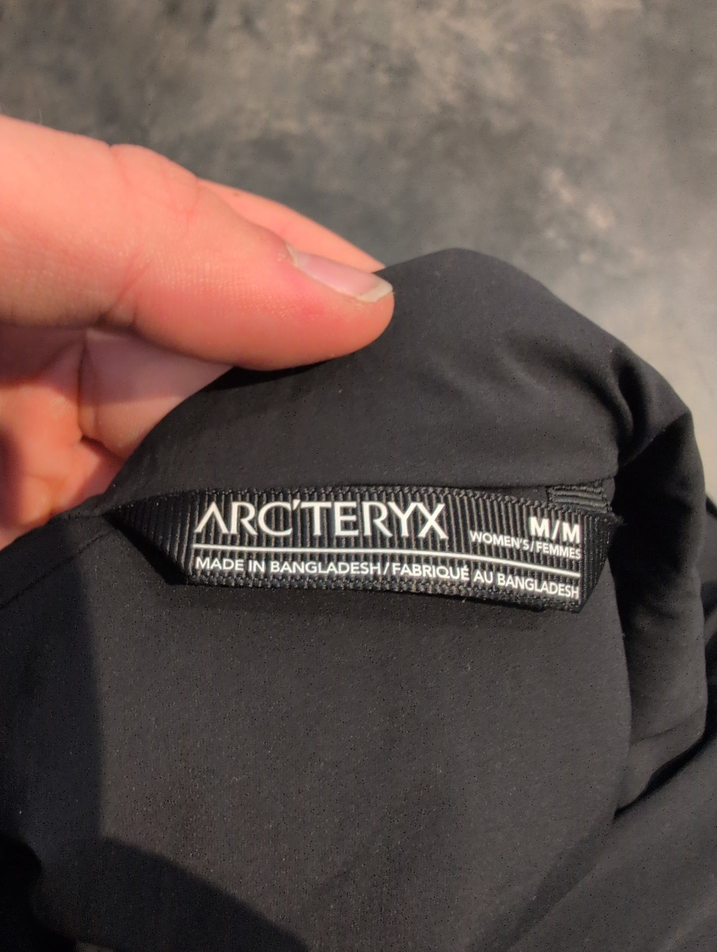 Jacke von Arcteryx Atom SL Hoodie (M Damen) schwarz