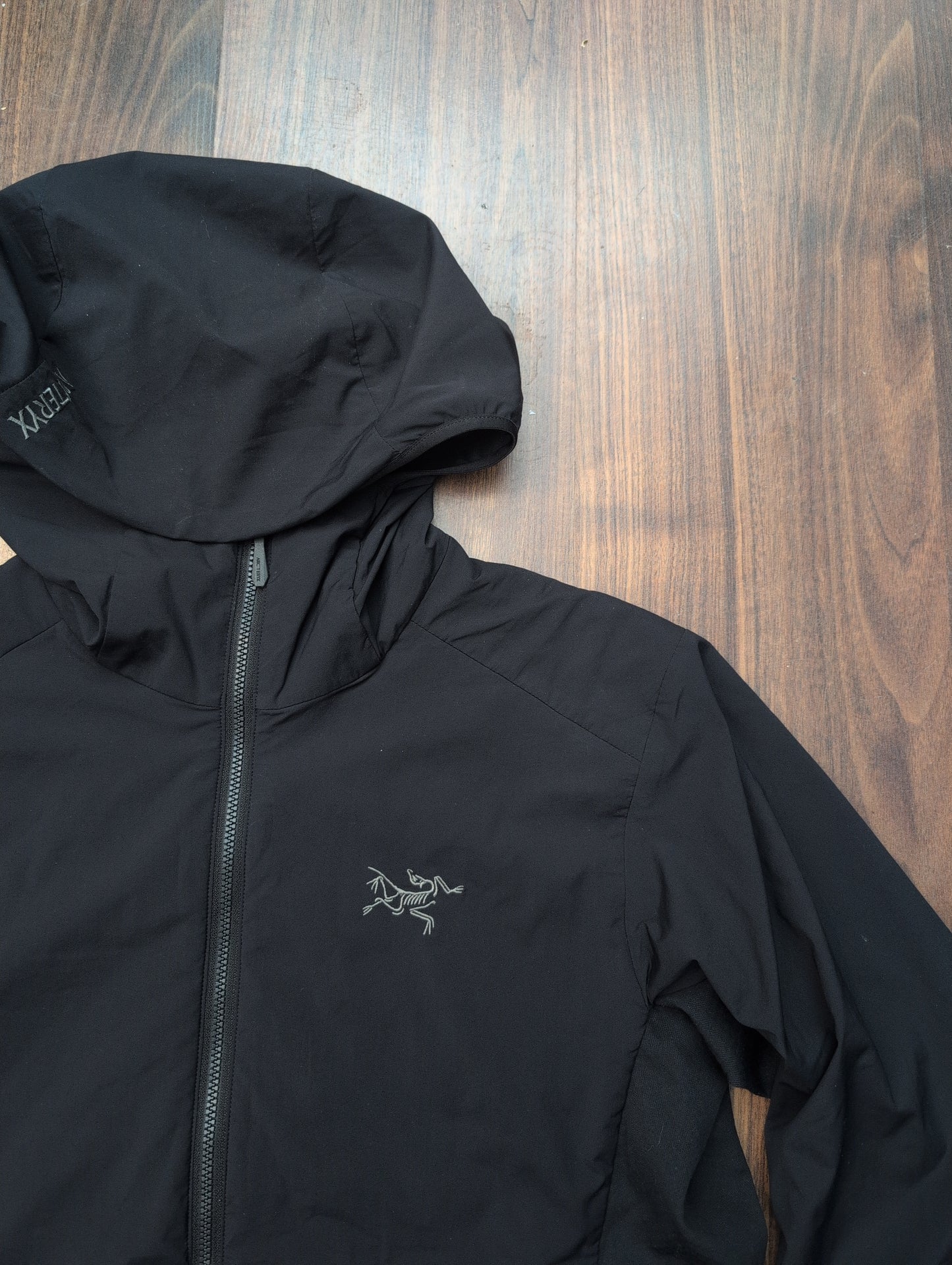Jacke von Arcteryx Atom SL Hoodie (M Damen) schwarz
