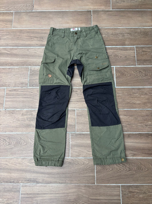 Fjällräven Barents Hose (M Herren) grün schwarz
