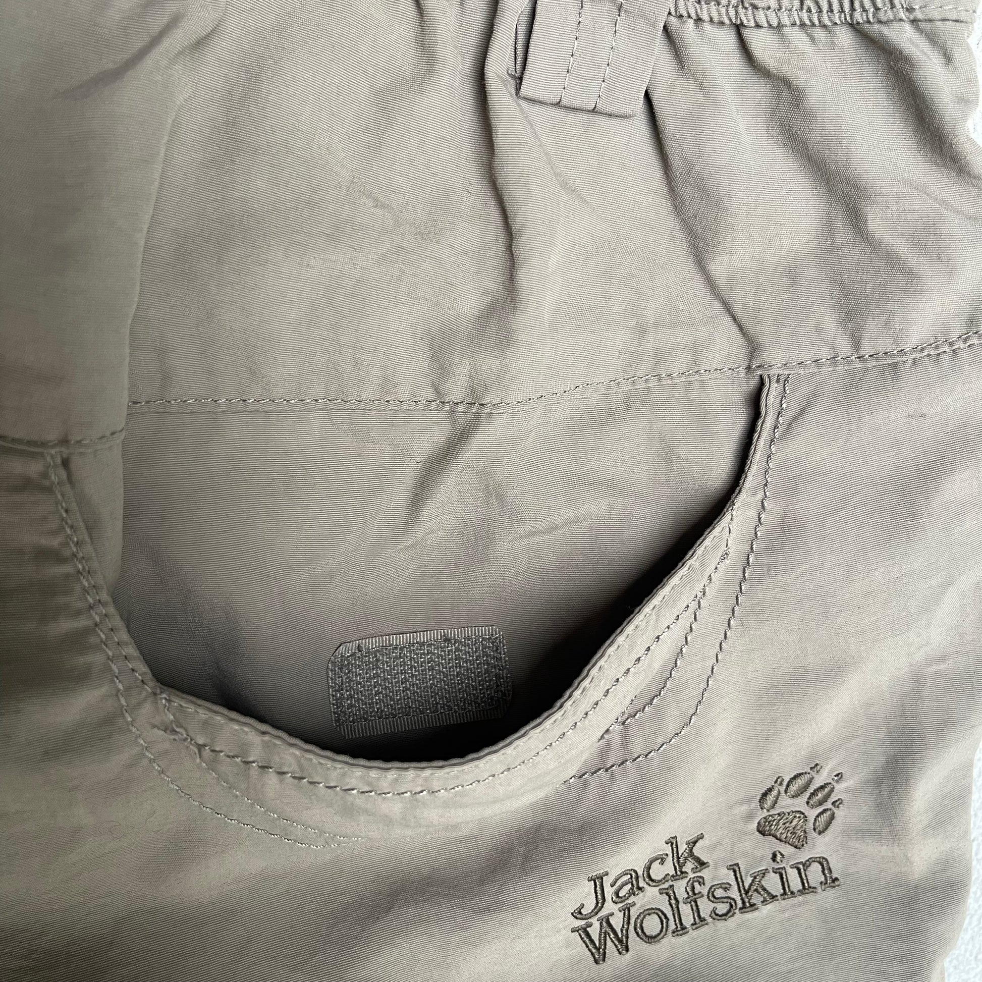 Trekkinghose / Shorts Damen XS von Jack Wolfskin neu - khaki - wanderlich.com