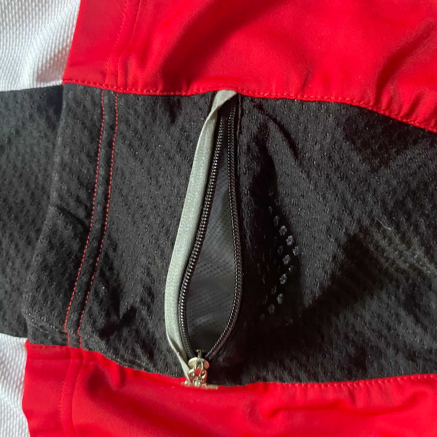 Full Zip Radtrikot von Assos (Damen L) rot-weiß