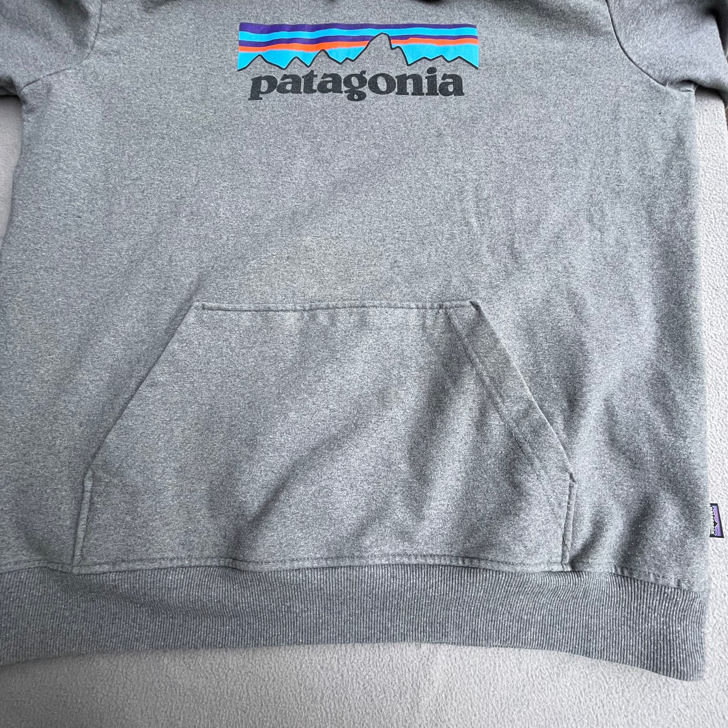 Patagonia XL Uprisal Hoodie P-6 Logo grau