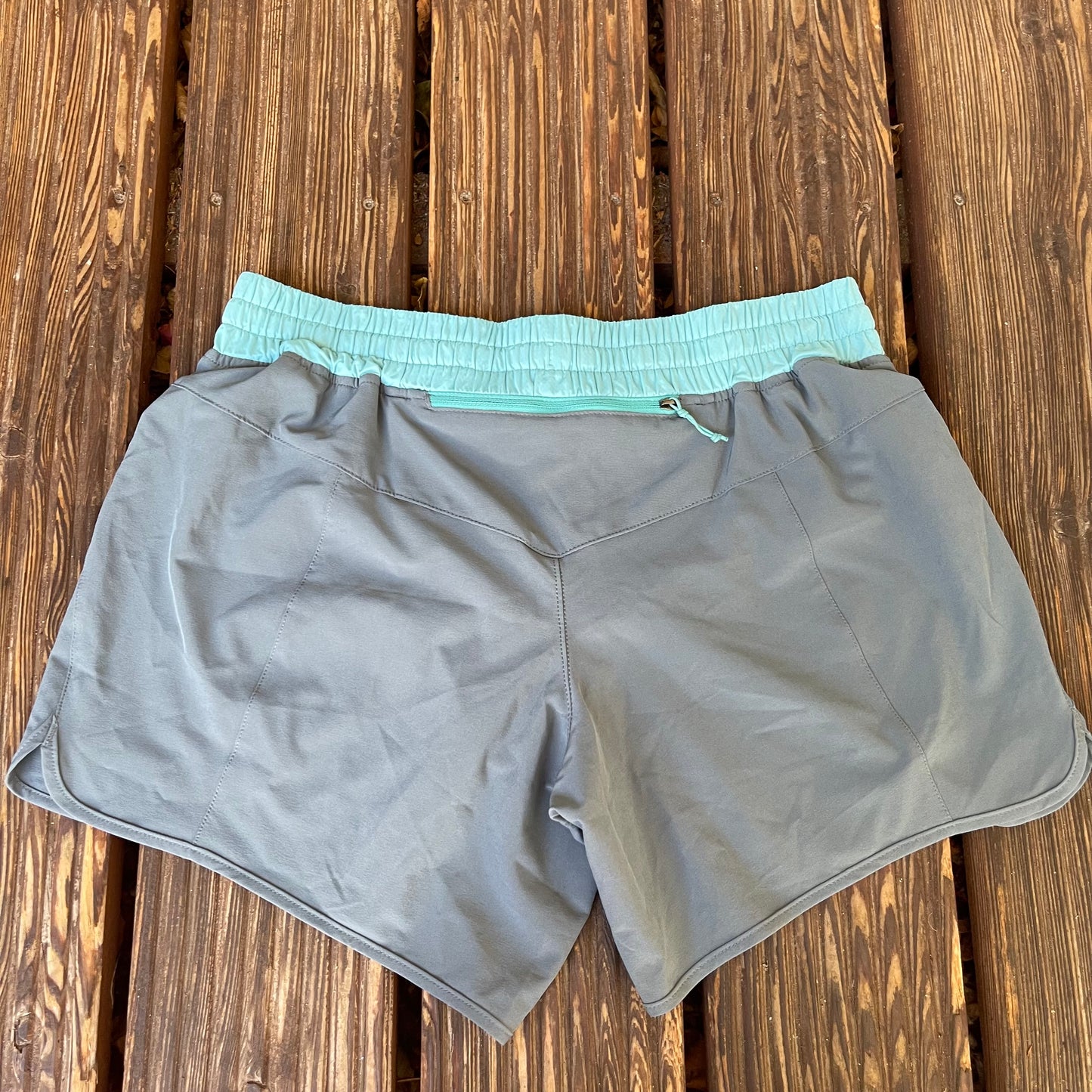 Kurze Hose von Patagonia (S Damen) Laufshort grau türkis