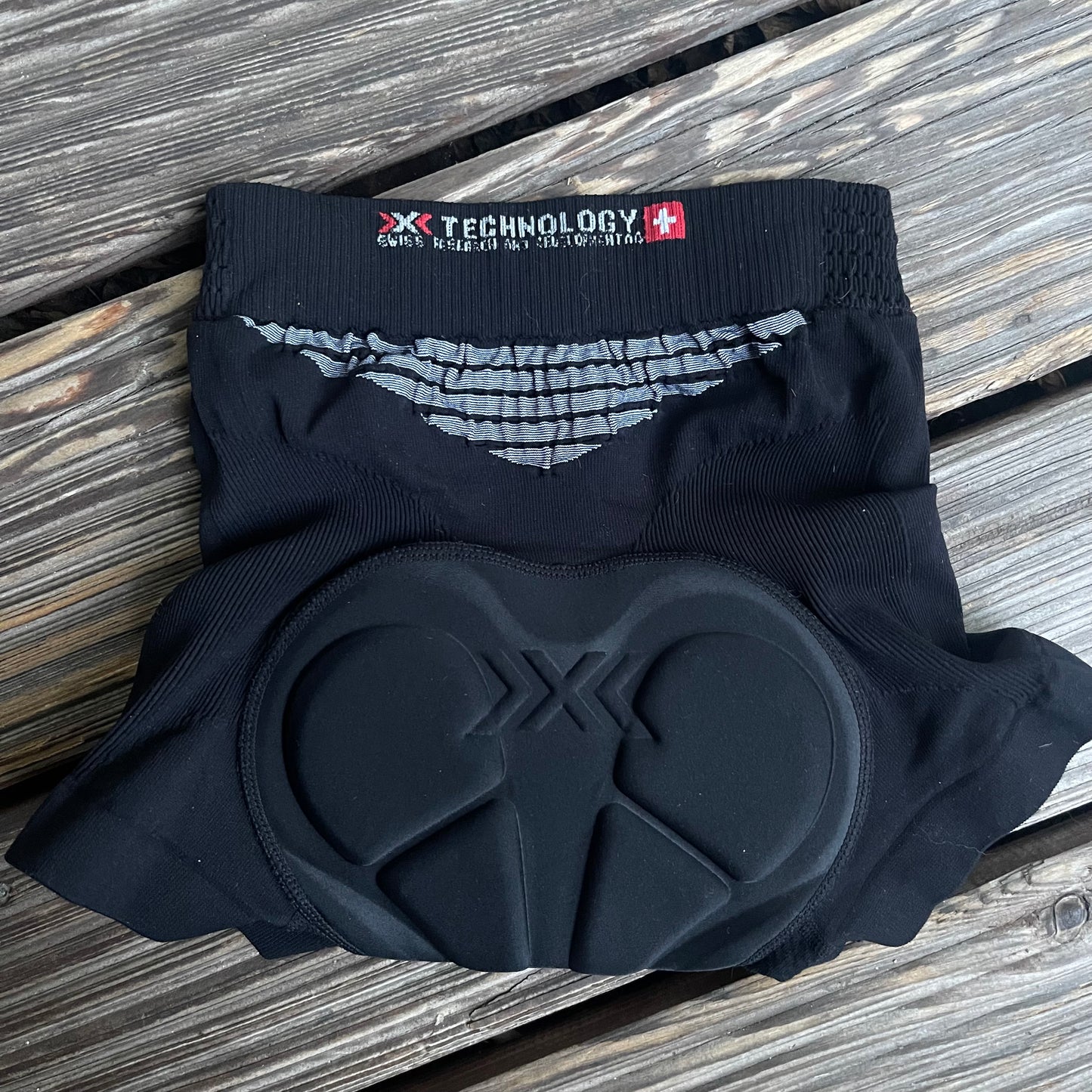 Kurze Kompressions- Radhose von X-Bionic (XS und S Damen) gepolstert schwarz