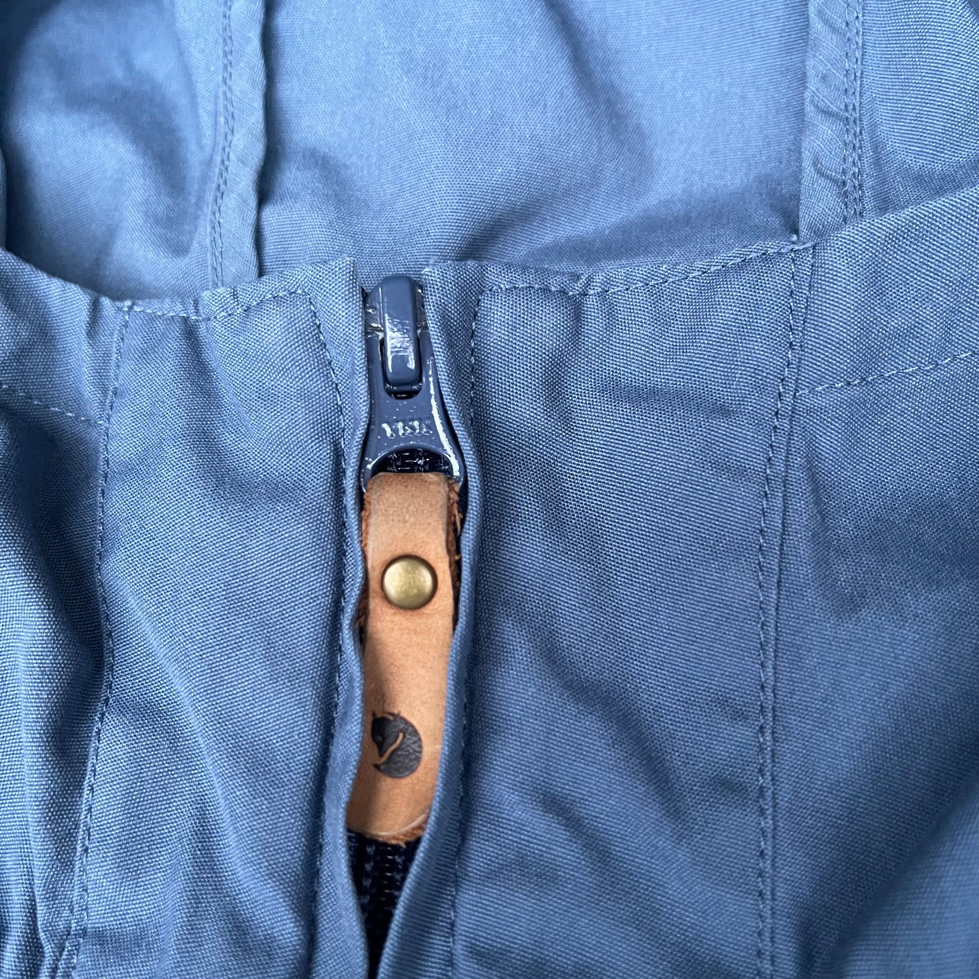 Dunkelblaue Stina Jacket von Fjällräven in XS und in S (Damen) - wanderlich.com