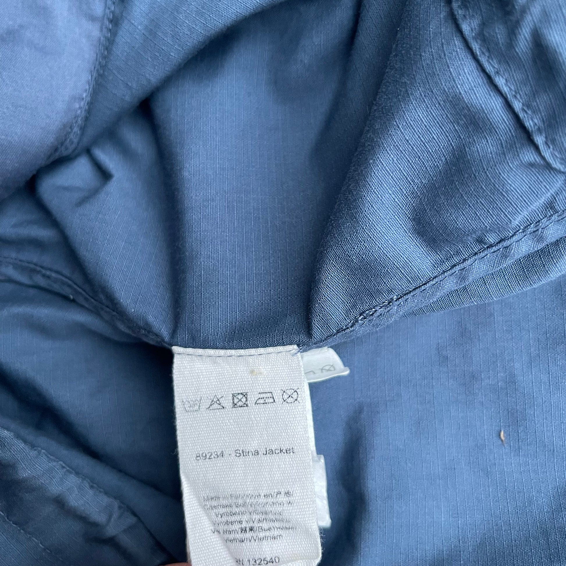 Dunkelblaue Stina Jacket von Fjällräven in XS und in S (Damen) - wanderlich.com