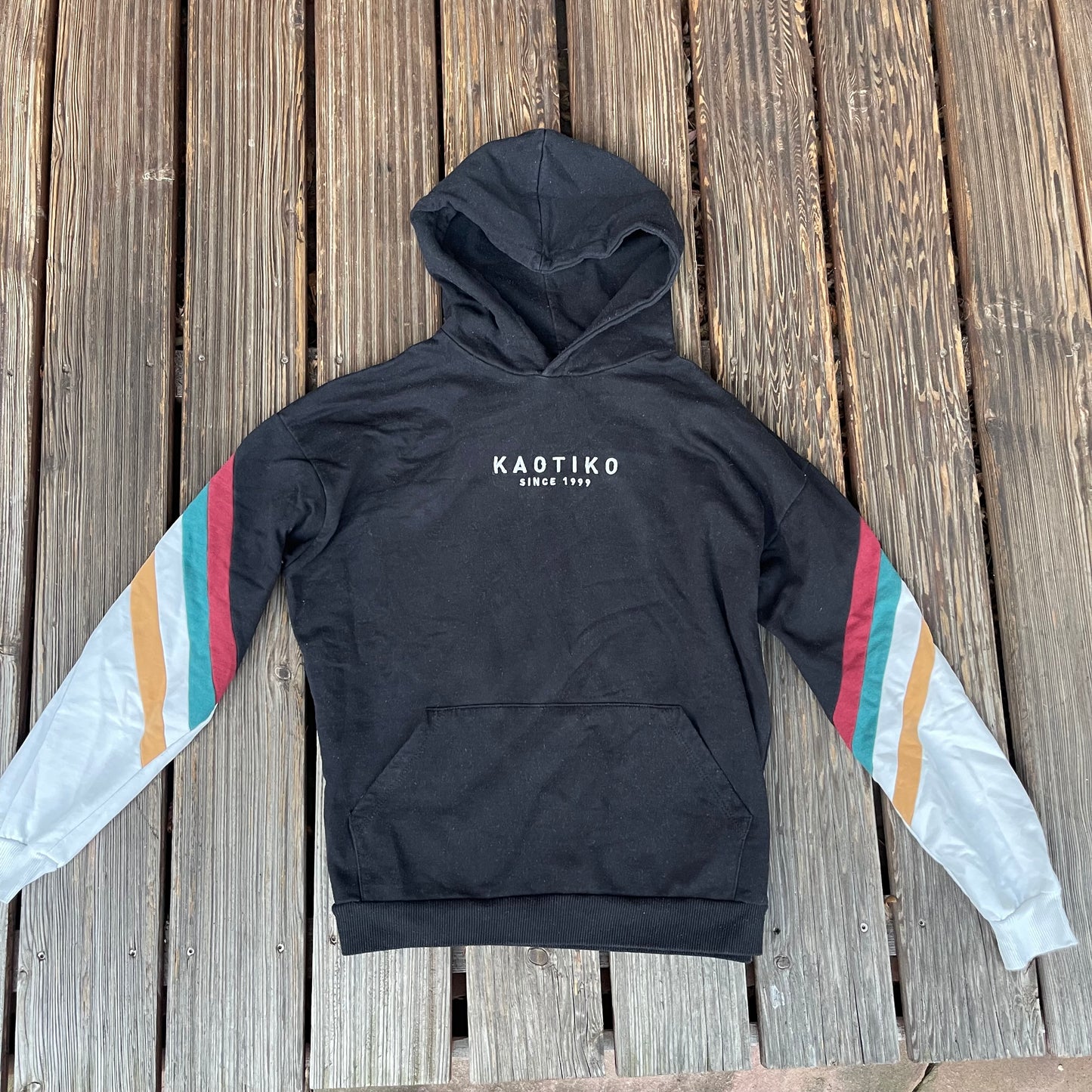 Schwarzer Hoodie von Kaotiko in Größe M