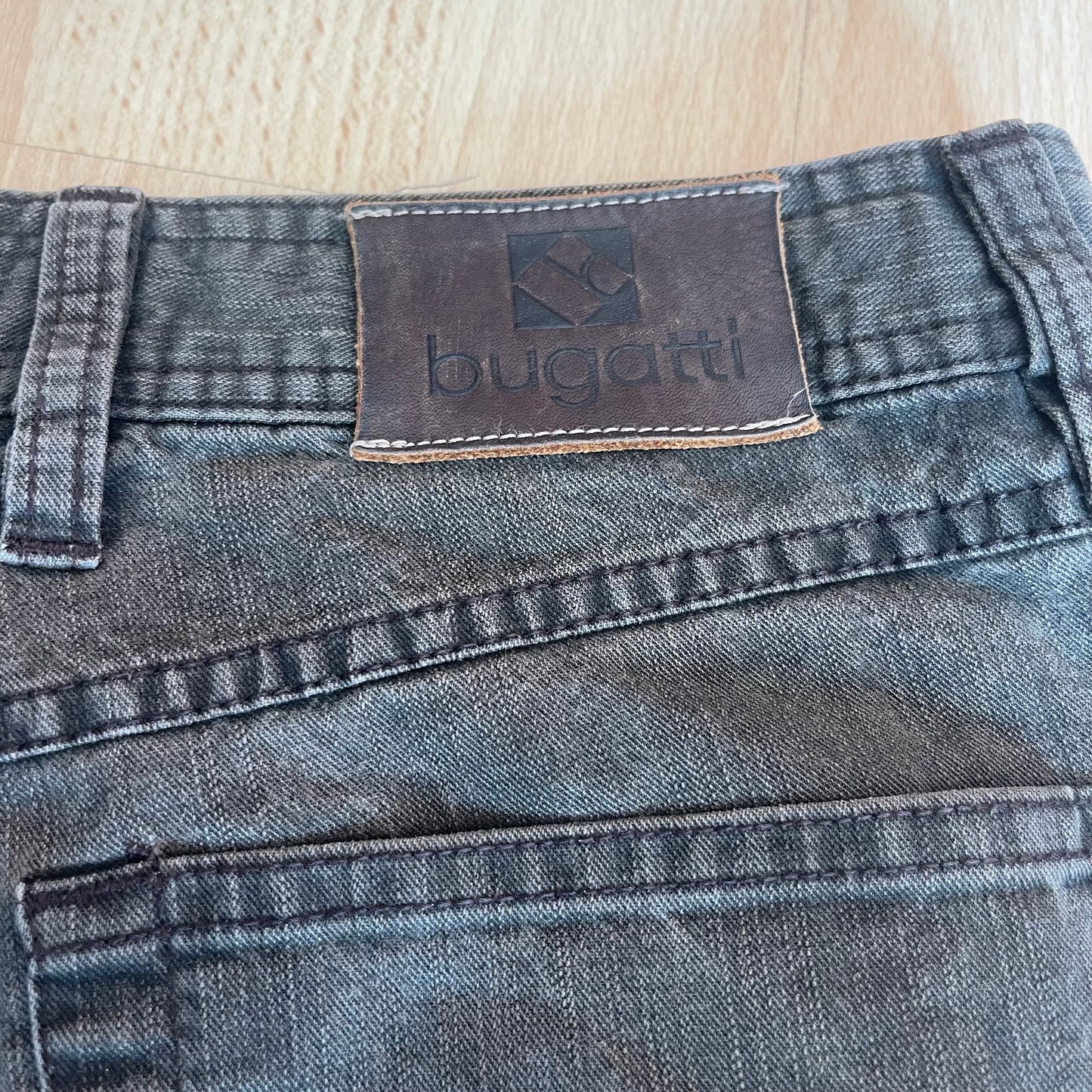 Jeans von Bugatti Herren XS / Damen S (32*32) grau-braun