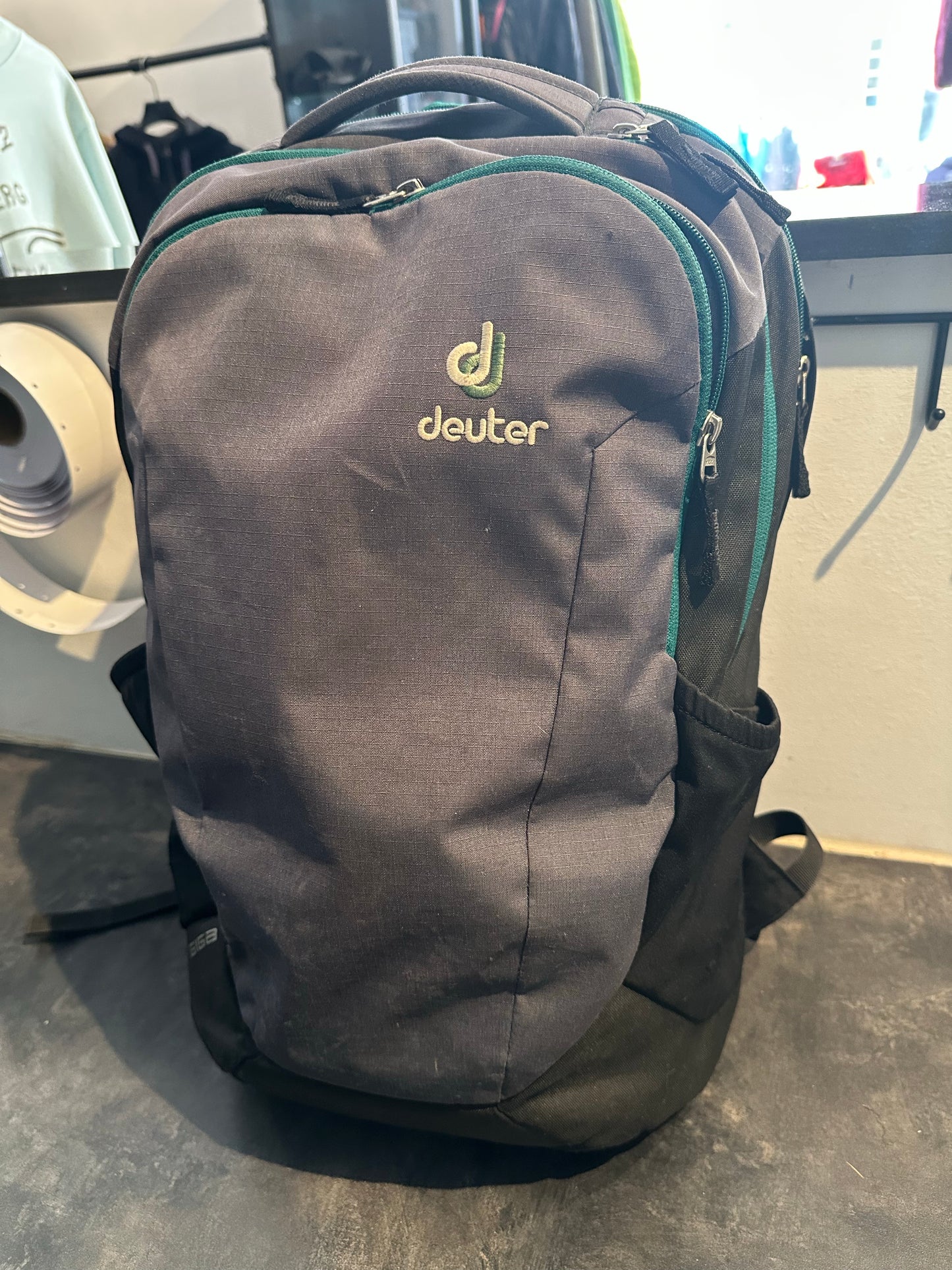Rucksack Deuter Giga Airstripes 28L schwarz grau