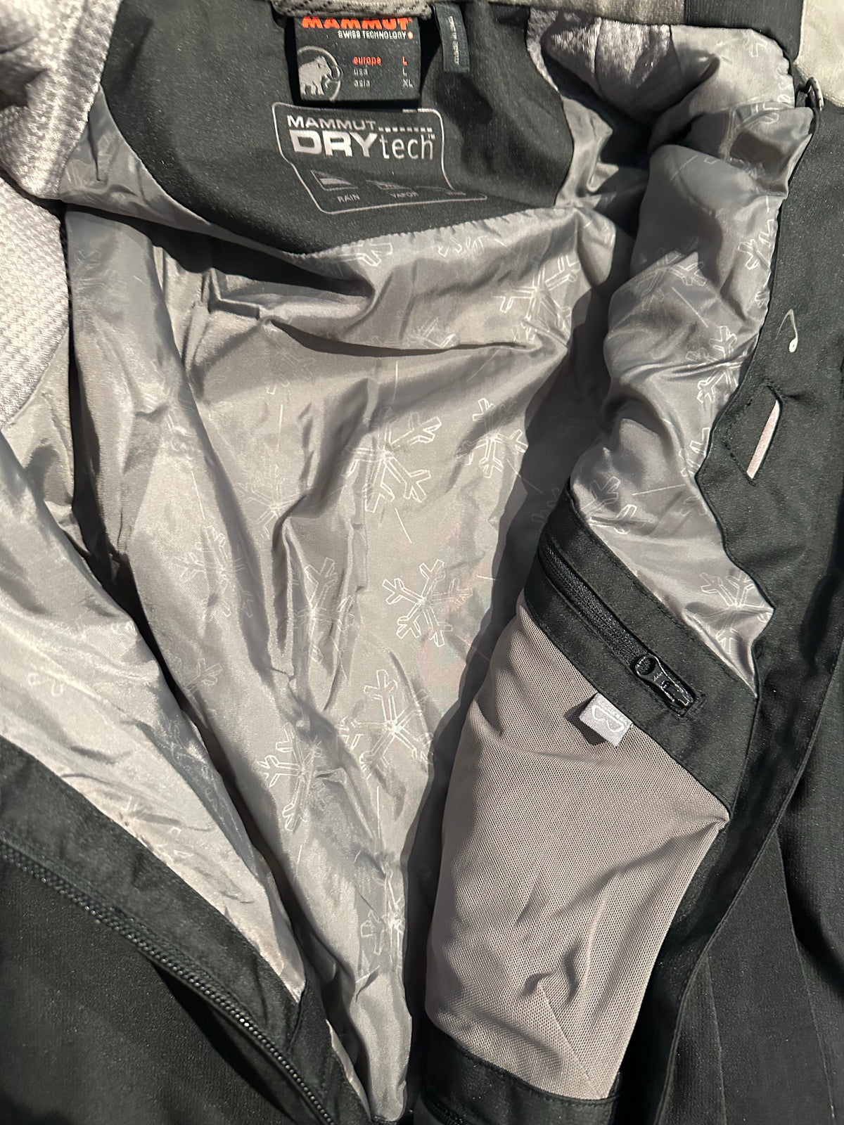 Hardshell Jacke von Mammut (L Herren) schwarz wasserdicht