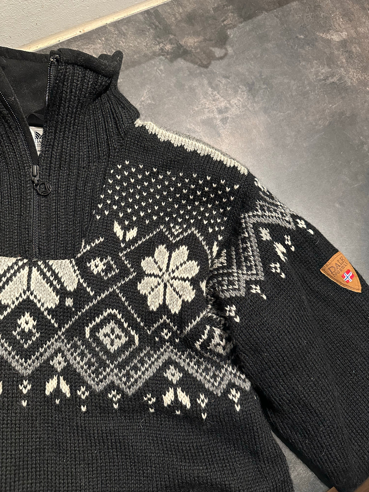 Strick Pullover Dale of Norway (M Herren) Neck Zip schwarz Muster