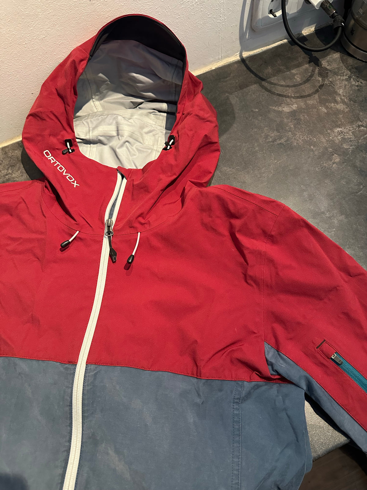 Ortovox Corvara 3L Hardshell Jacke (L Herren) atmungsaktiv rot blau - wanderlich.com