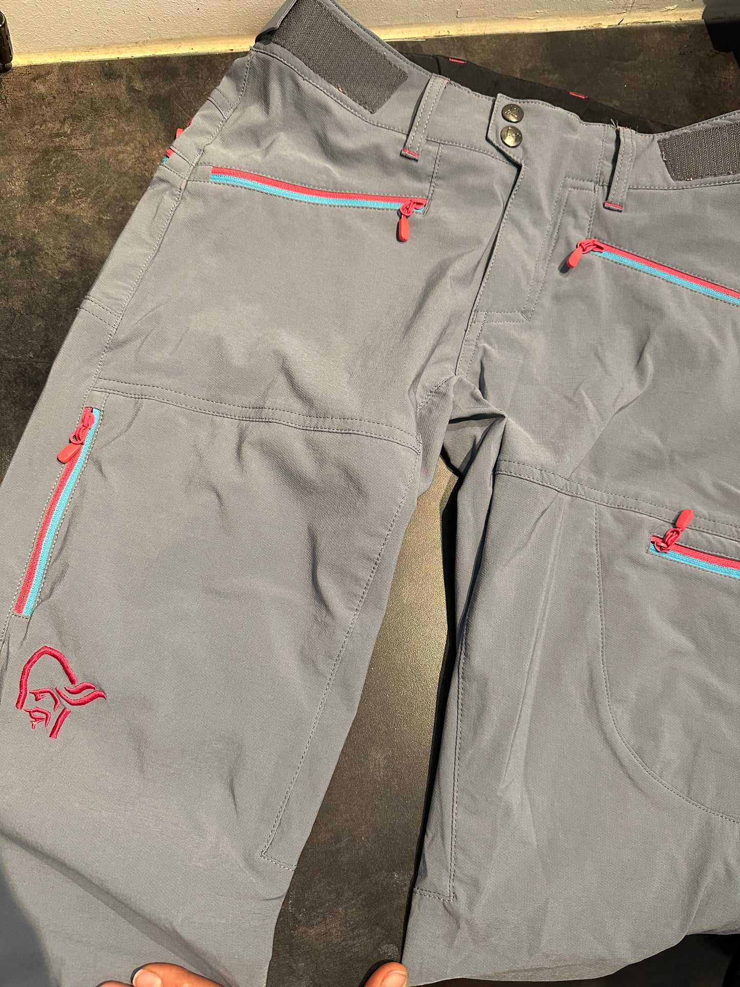 Funktions- Hose von Norrøna (S Damen) Trekking Stretch wasserabweisend grau