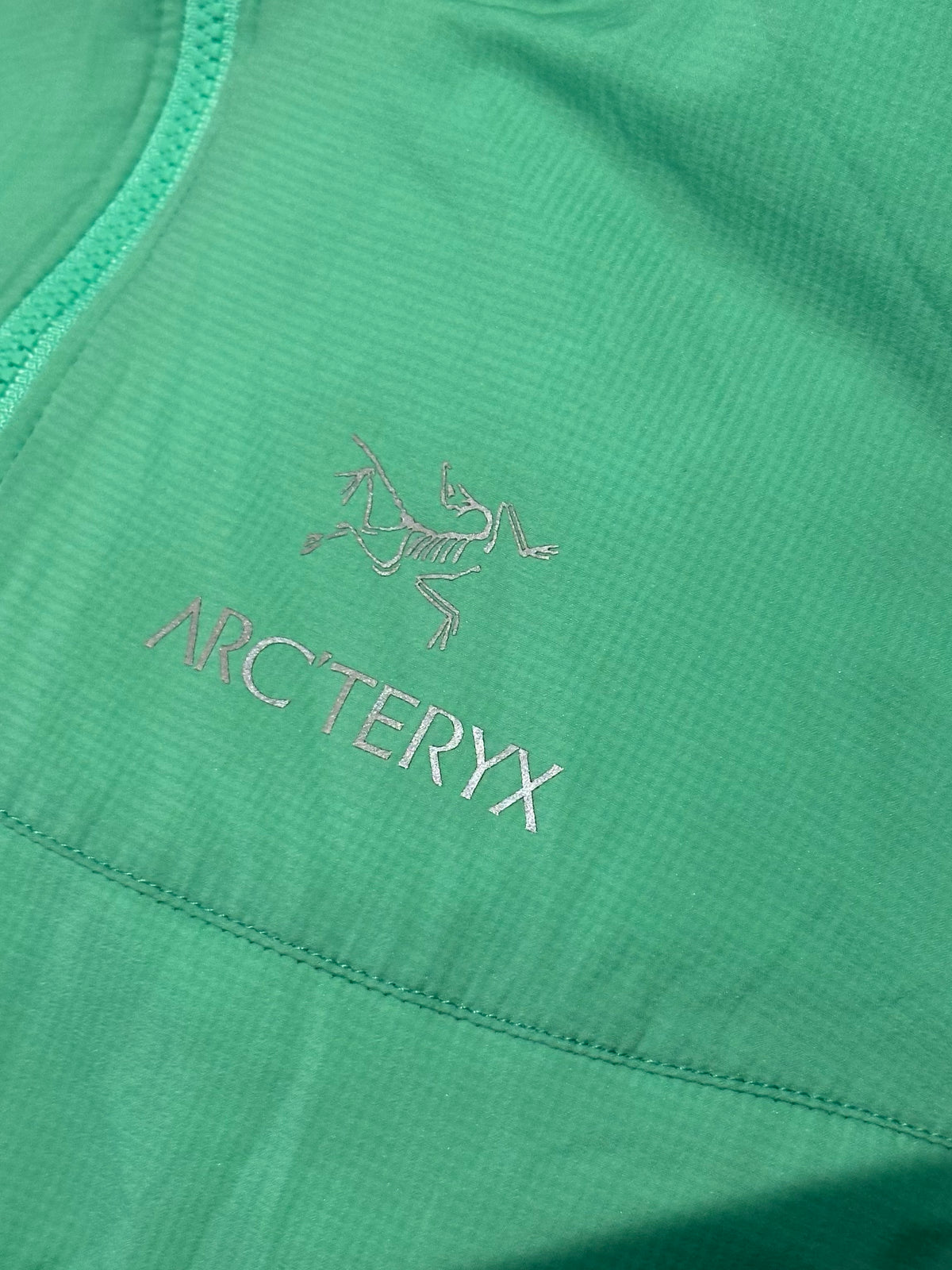 Ultraleichte gefütterte Jacke Arcteryx Atom LT (XL Damen) mint grün