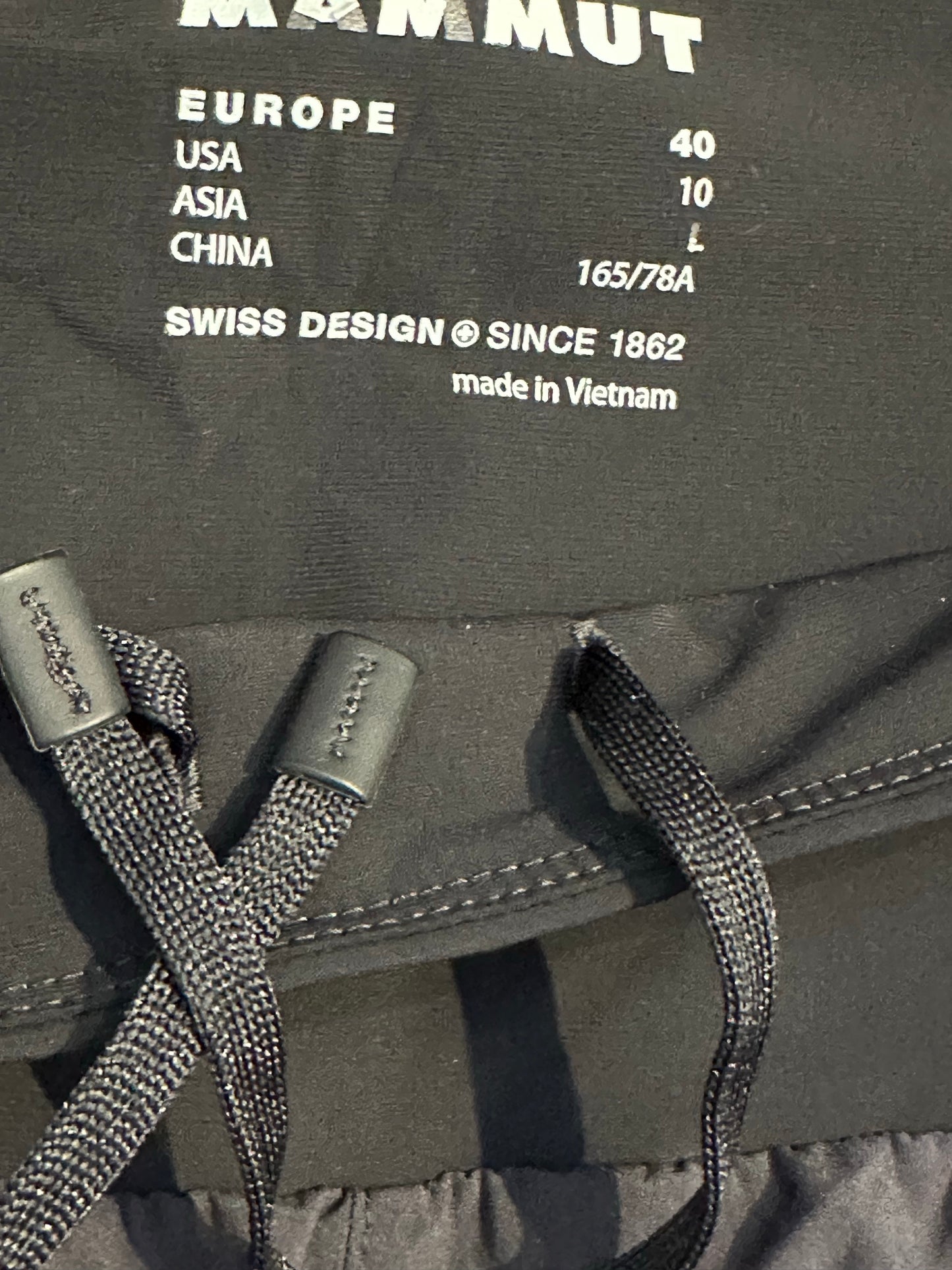 Kurze Wander- Hose von Mammut (L Damen) schwarz