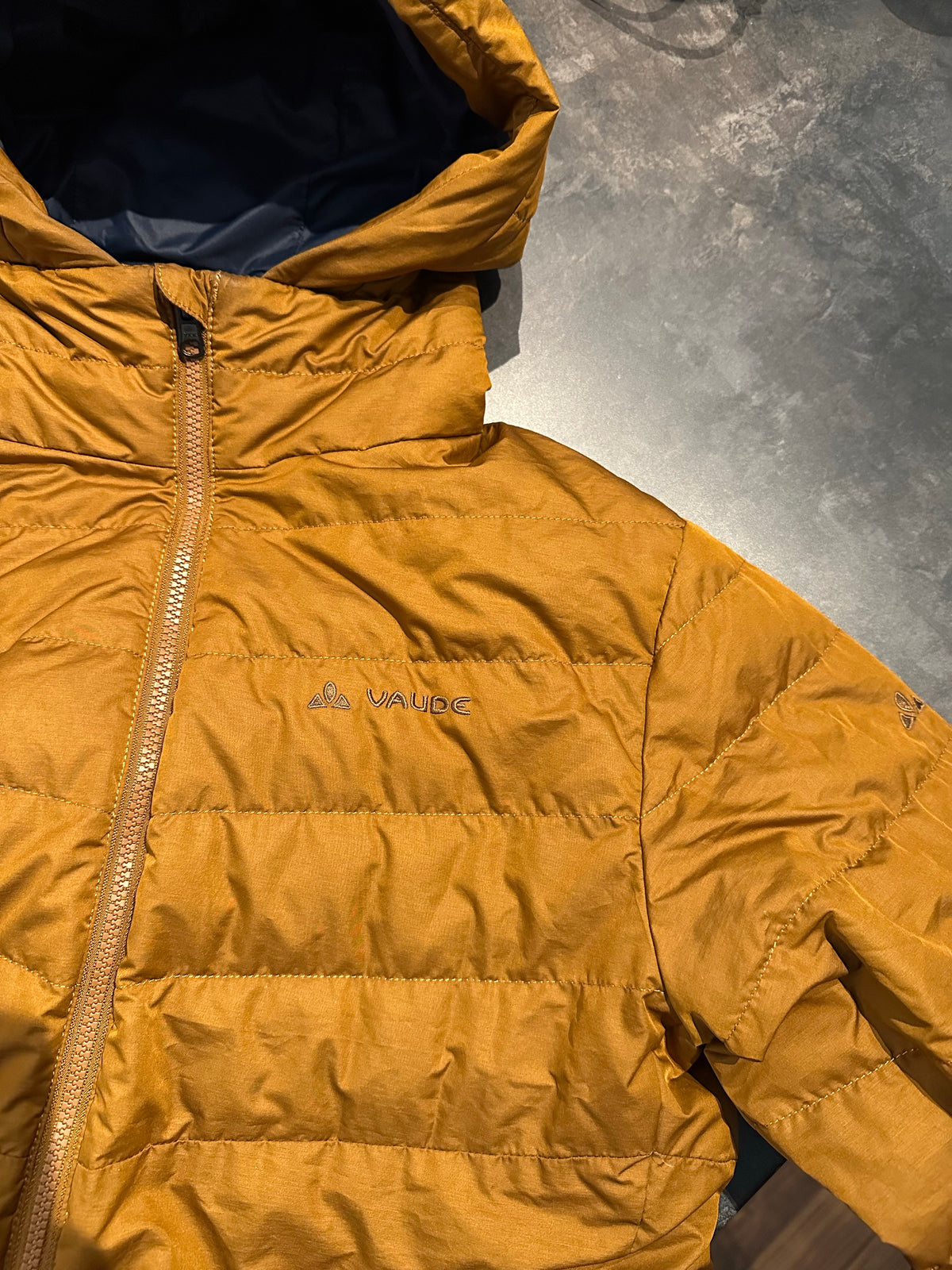 Daunen Jacke von Vaude (L Damen) wasserabweisend ocker