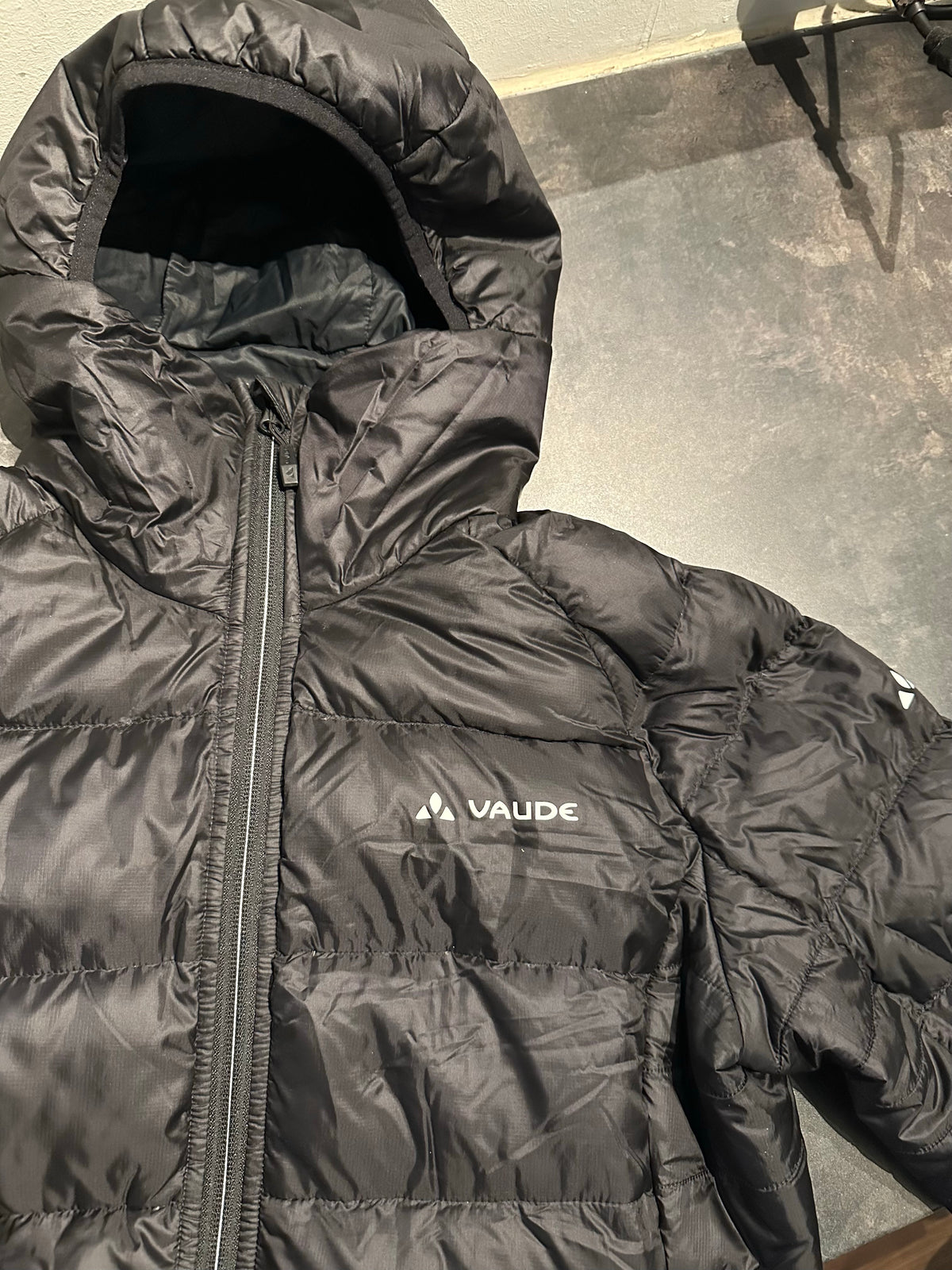 Daunen Jacke von Vaude (L Damen) Primaloft schwarz