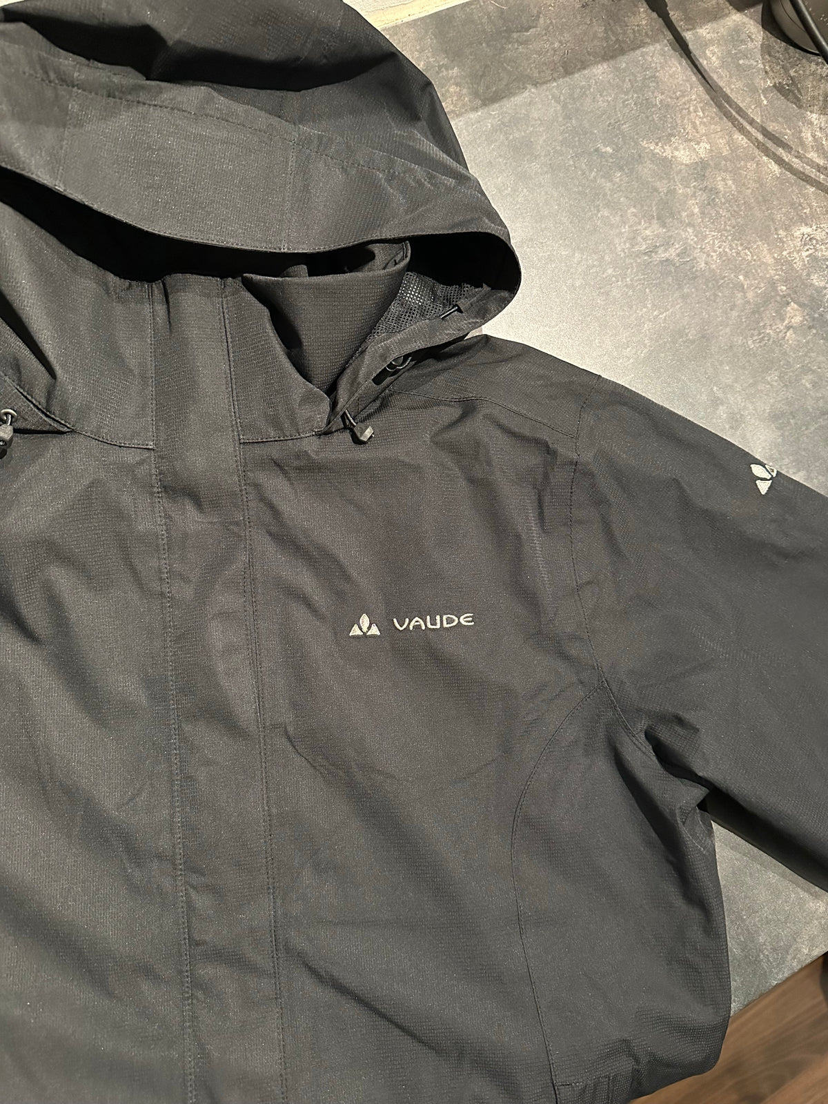 Regen Jacke von Vaude (M Damen) schwarz