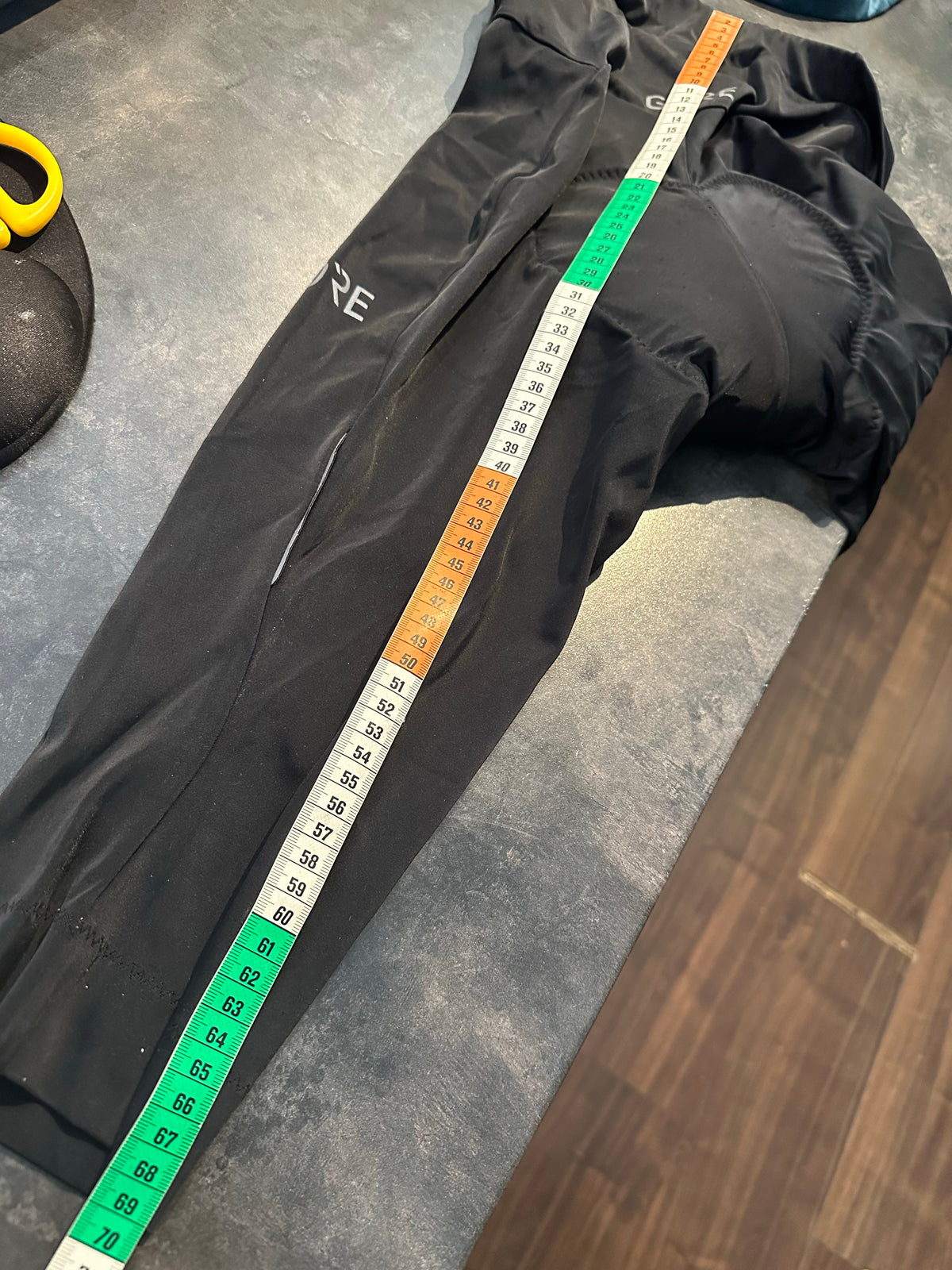 Halblange Radhose von Gore Wear (M Damen) schwarz mit Polster - wanderlich.com