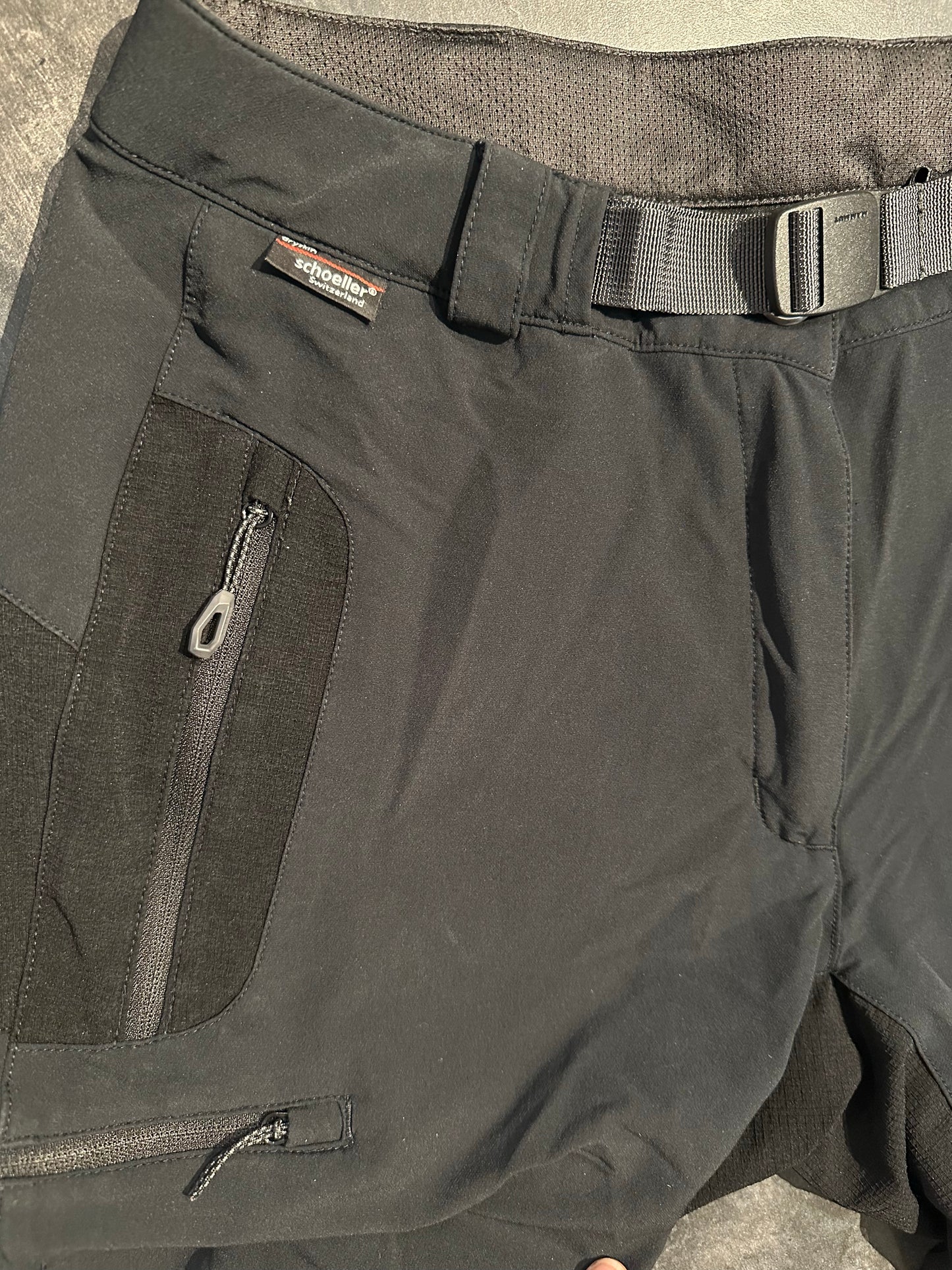 Trekking Hose von Mammut Softshell (M Damen kurz) schwarz