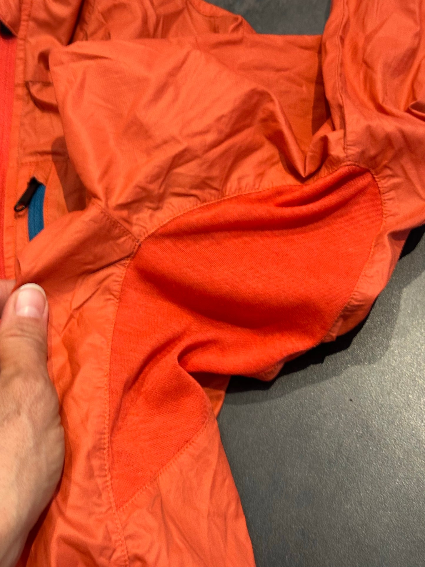 Leichte Jacke von Vaude (S-M Damen) korallen rot