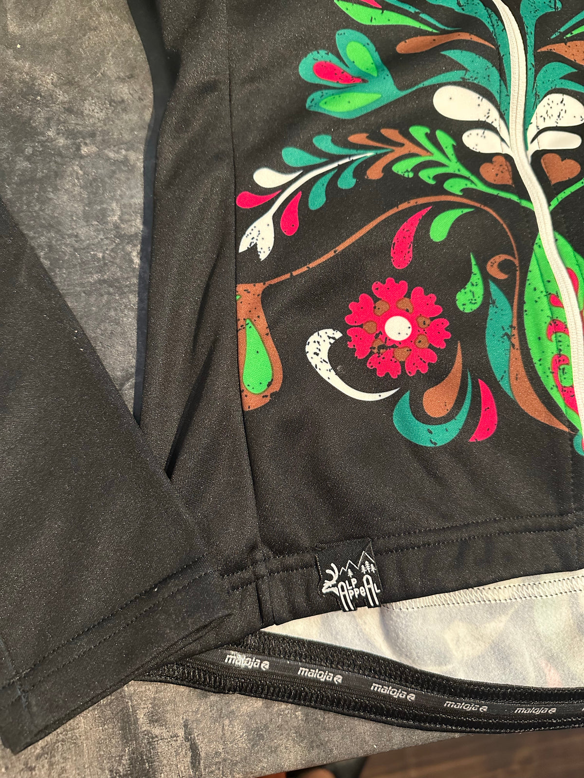 Longsleeve von Maloja (S Damen) schwarz bunt