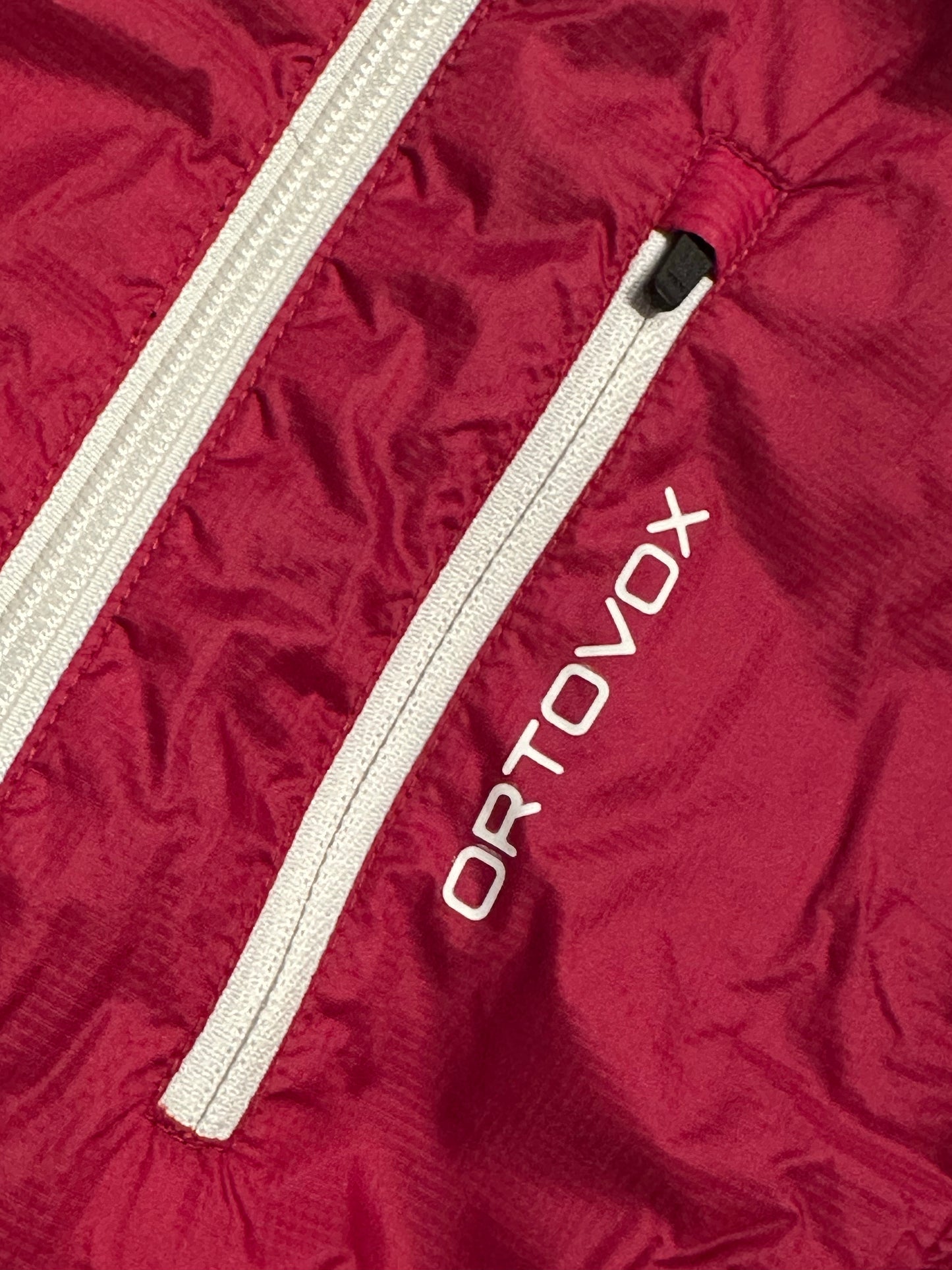 Wende Weste von Ortovox Swisswool Inside (M Damen) rot schwarz