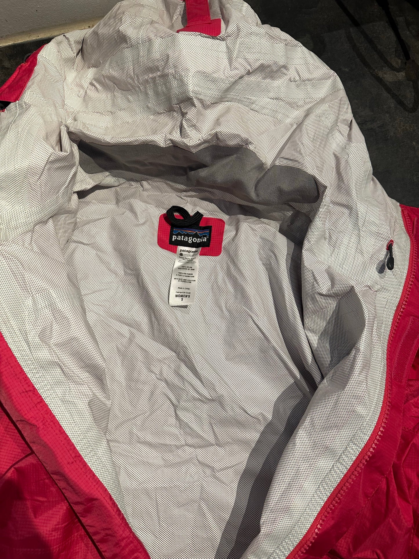 Regen Jacke von Patagonia (S Damen) Torrent Shell pink