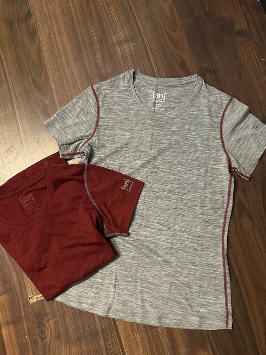 4 Funktions-T-Shirts von SuperNatural Merino (M Damen) grau/bordeaux
