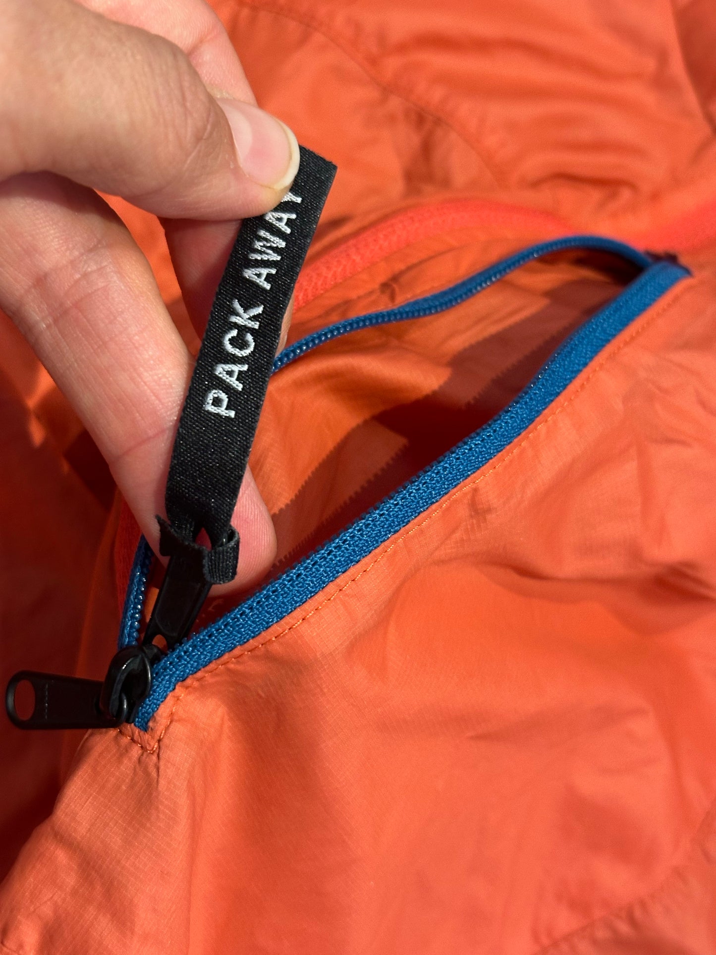 Leichte Jacke von Vaude (S-M Damen) korallen rot