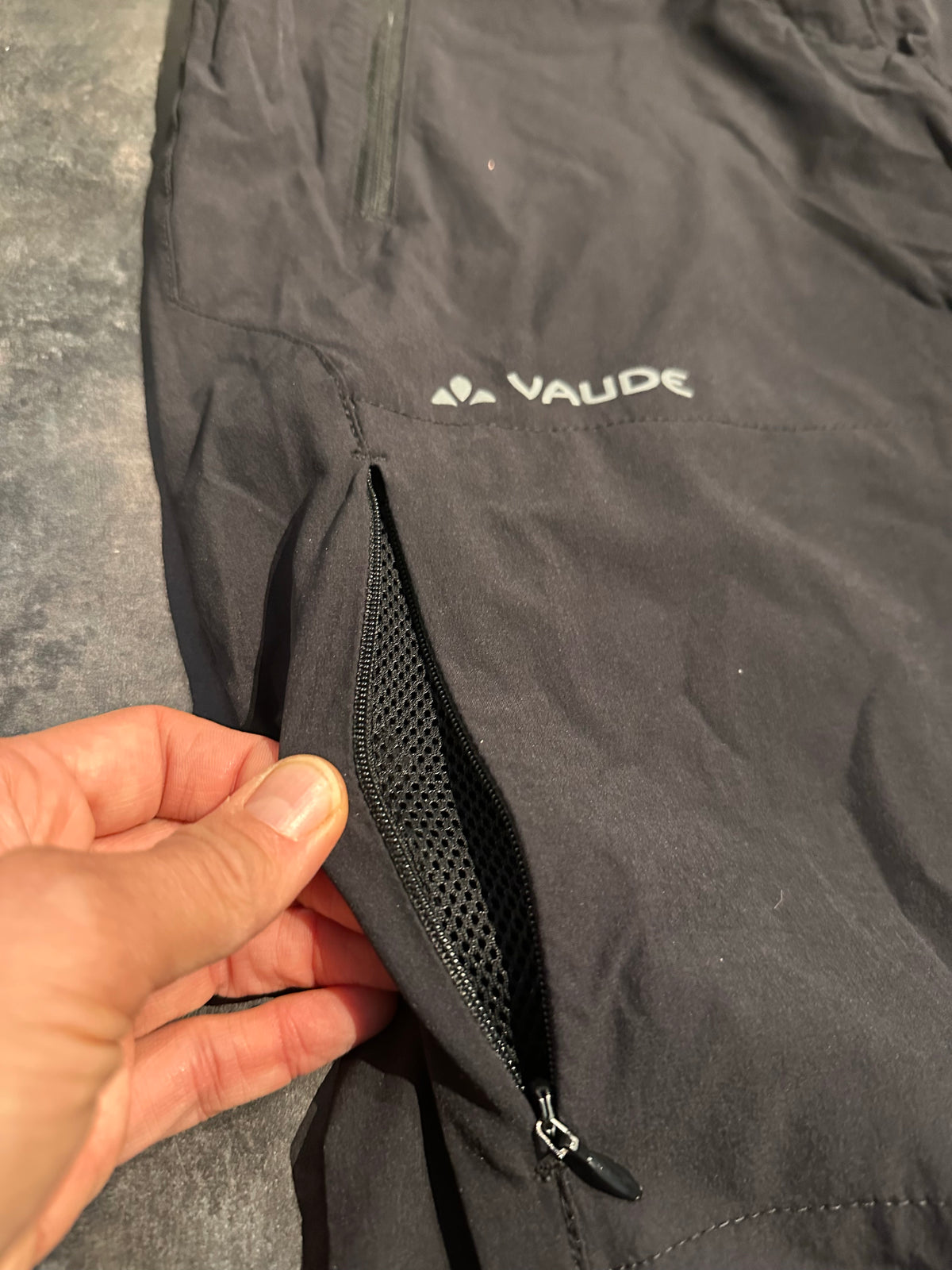 Zip Off Trekking Hose Vaude 2 in 1 (M-L Damen) schwarz