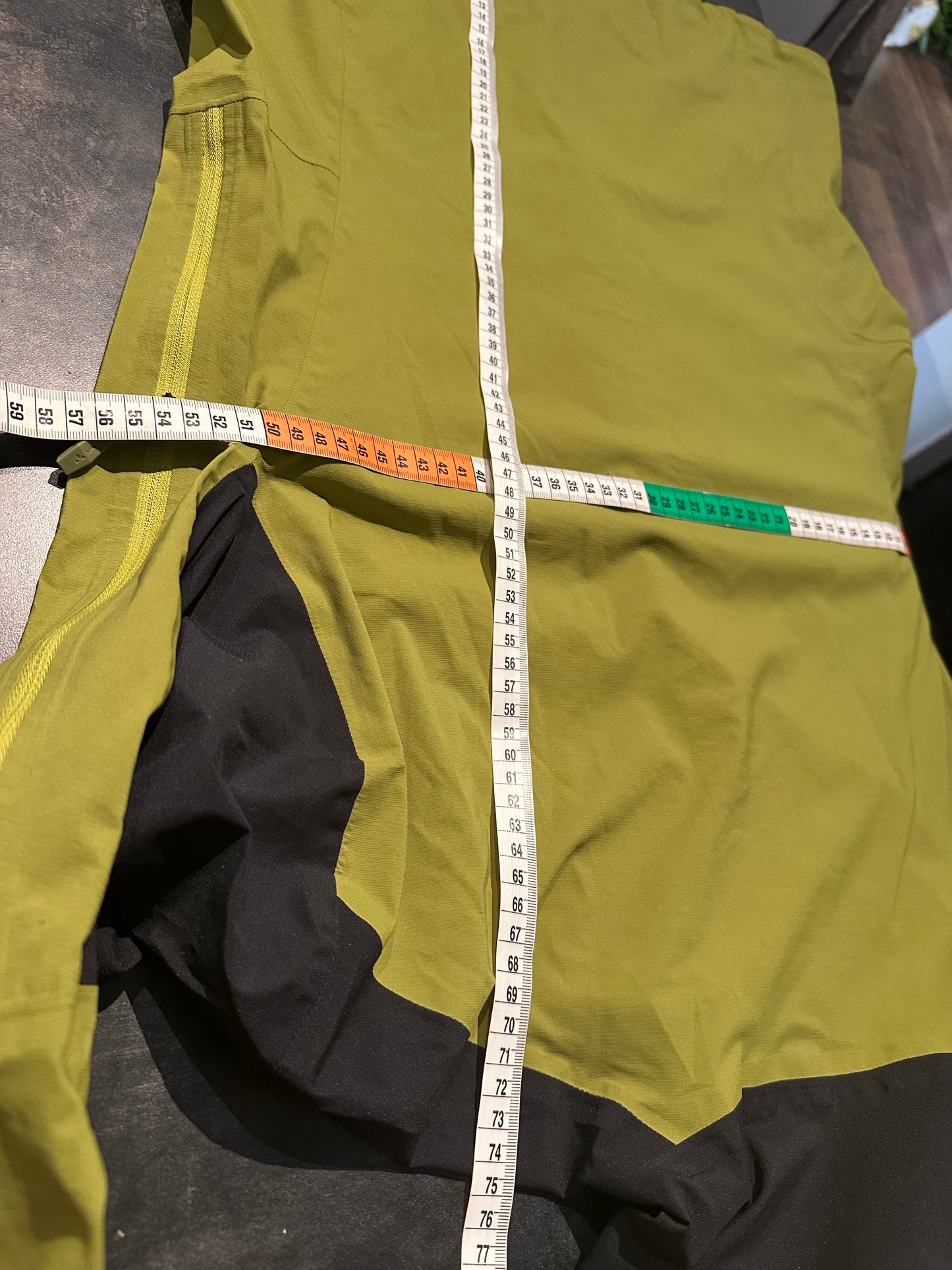 Regen Jacke von Vaude (M Herren) olive grün schwarz