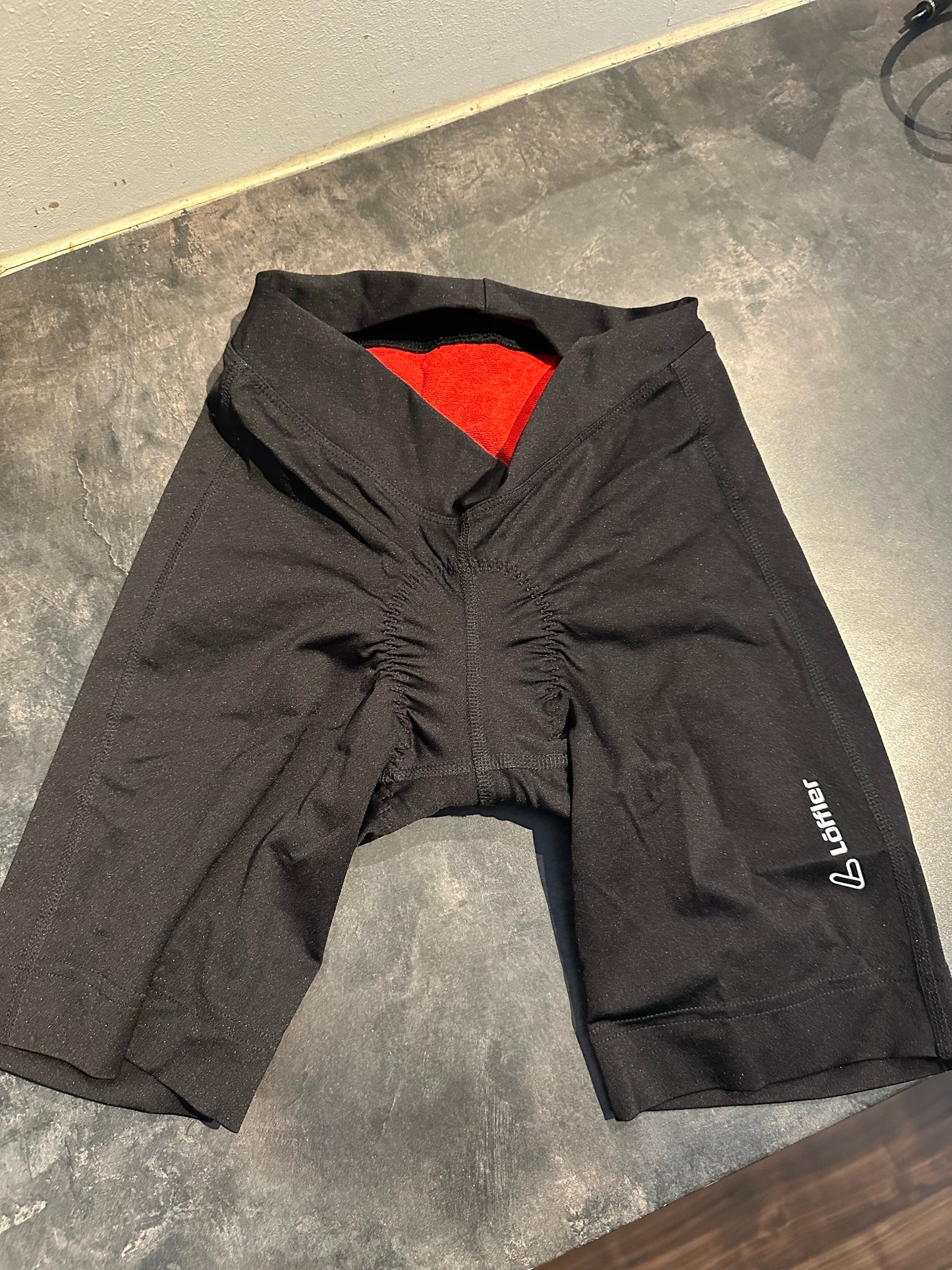 Halblange Radhose von Löffler (S-M Damen) schwarz mit Polster