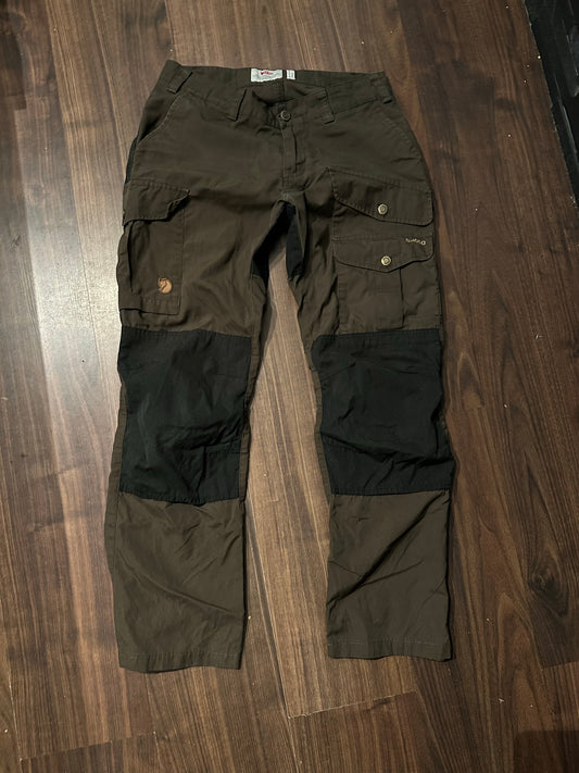 Fjällräven Barents Hose (S Damen) braun schwarz