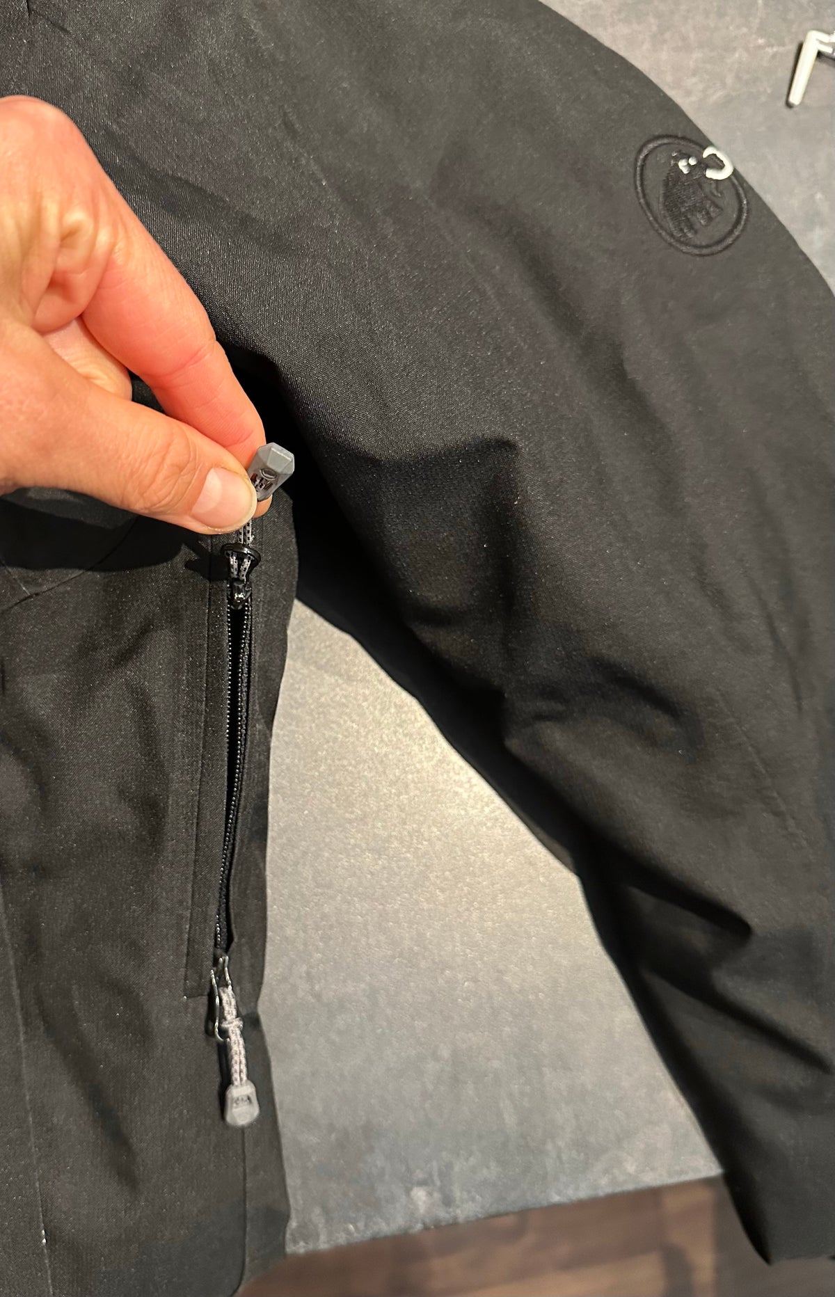 Hardshell Jacke von Mammut (L Herren) schwarz wasserdicht