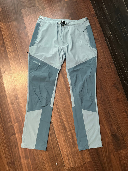 Leichte Softshell Hose von Patagonia (L Damen) hellblau