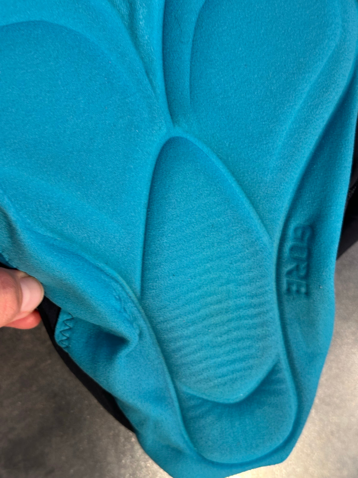 Halblange Radhose von Gore Wear (M Damen) schwarz mit Polster - wanderlich.com