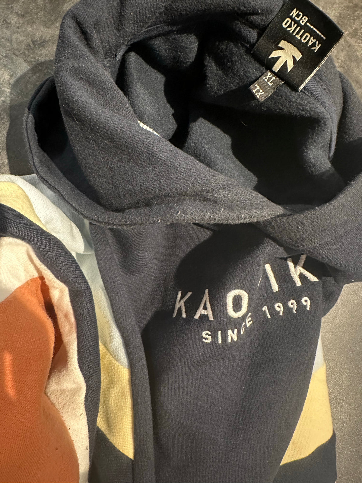 Hoodie von Kaotiko XL bunt marineblau