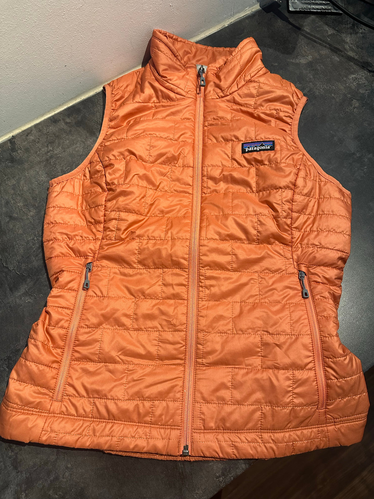 Patagonia Daunen Weste (S Damen) Isolationsweste Pfirsich orange